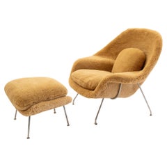Chaise et pouf Womb d'Eero Saarinen en peau de mouton ours Teddy doré