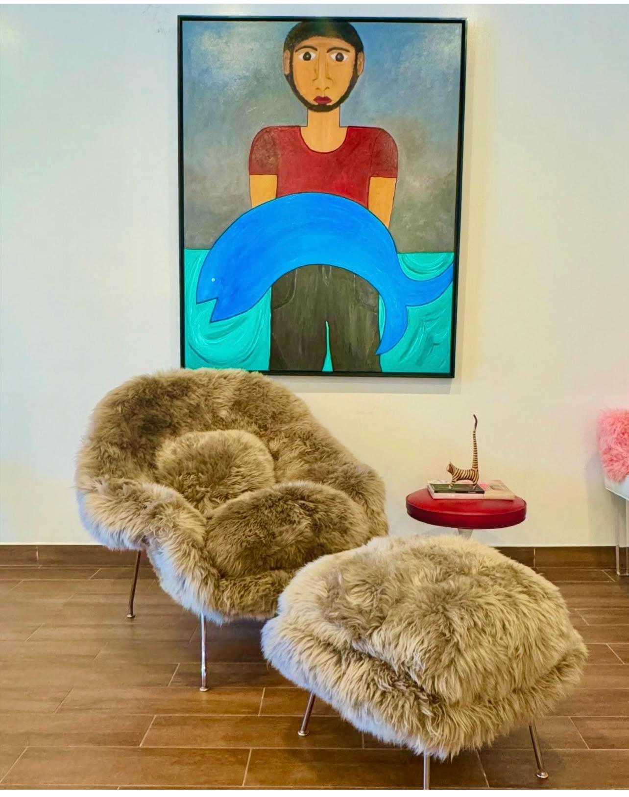 Relax and unwind in this beautifully comfortable original Eero Saarinen Womb Chair and ottoman set. The chair is accompanied by an ottoman of which both are fully reupholstered in high grade New Zealand sheepskin. Fully reupholstered with a new