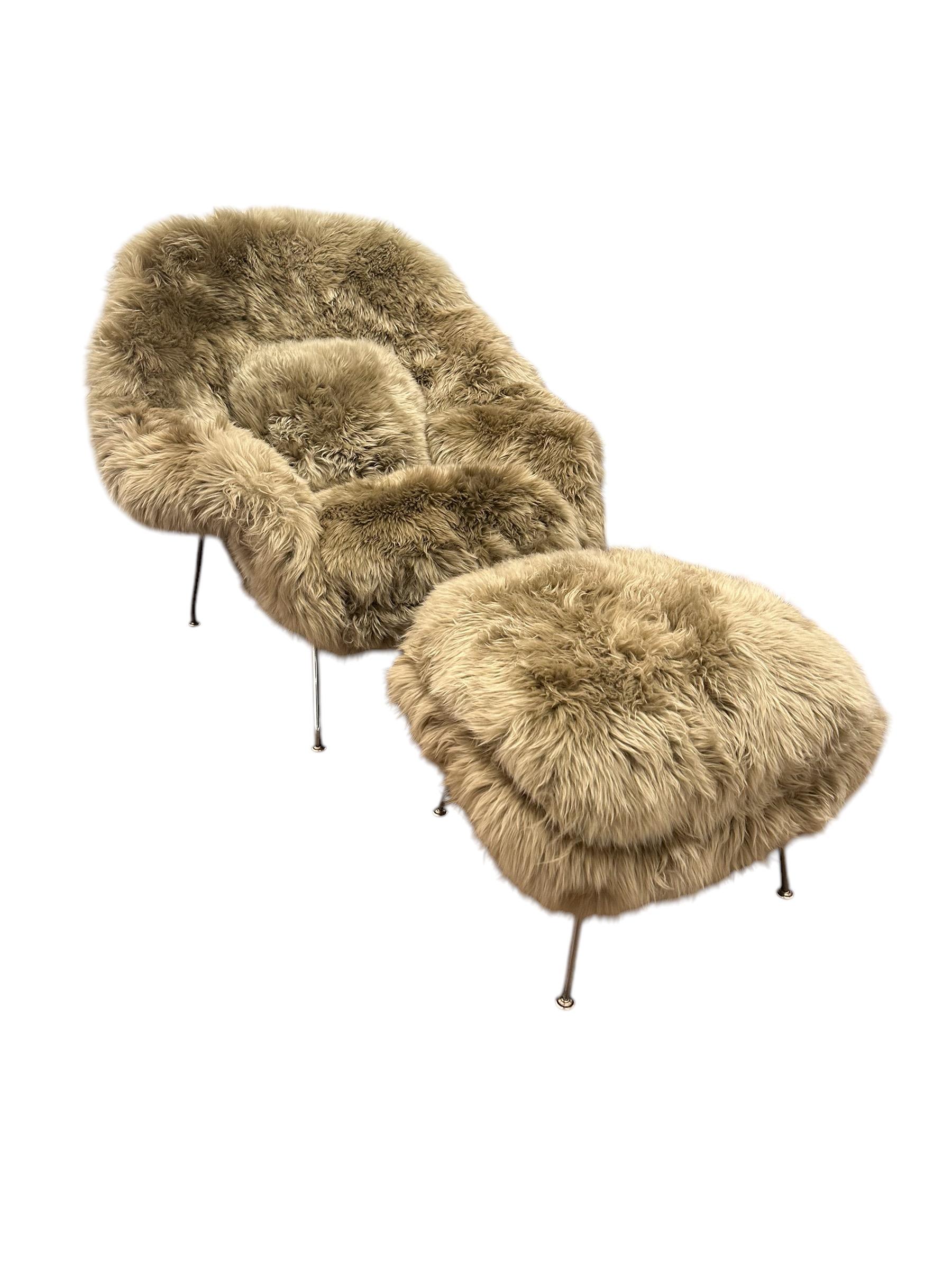 Mid-Century Modern Eero Saarinen Womb Chair and Ottoman in New Zealand Taupe Sheepskin For Sale