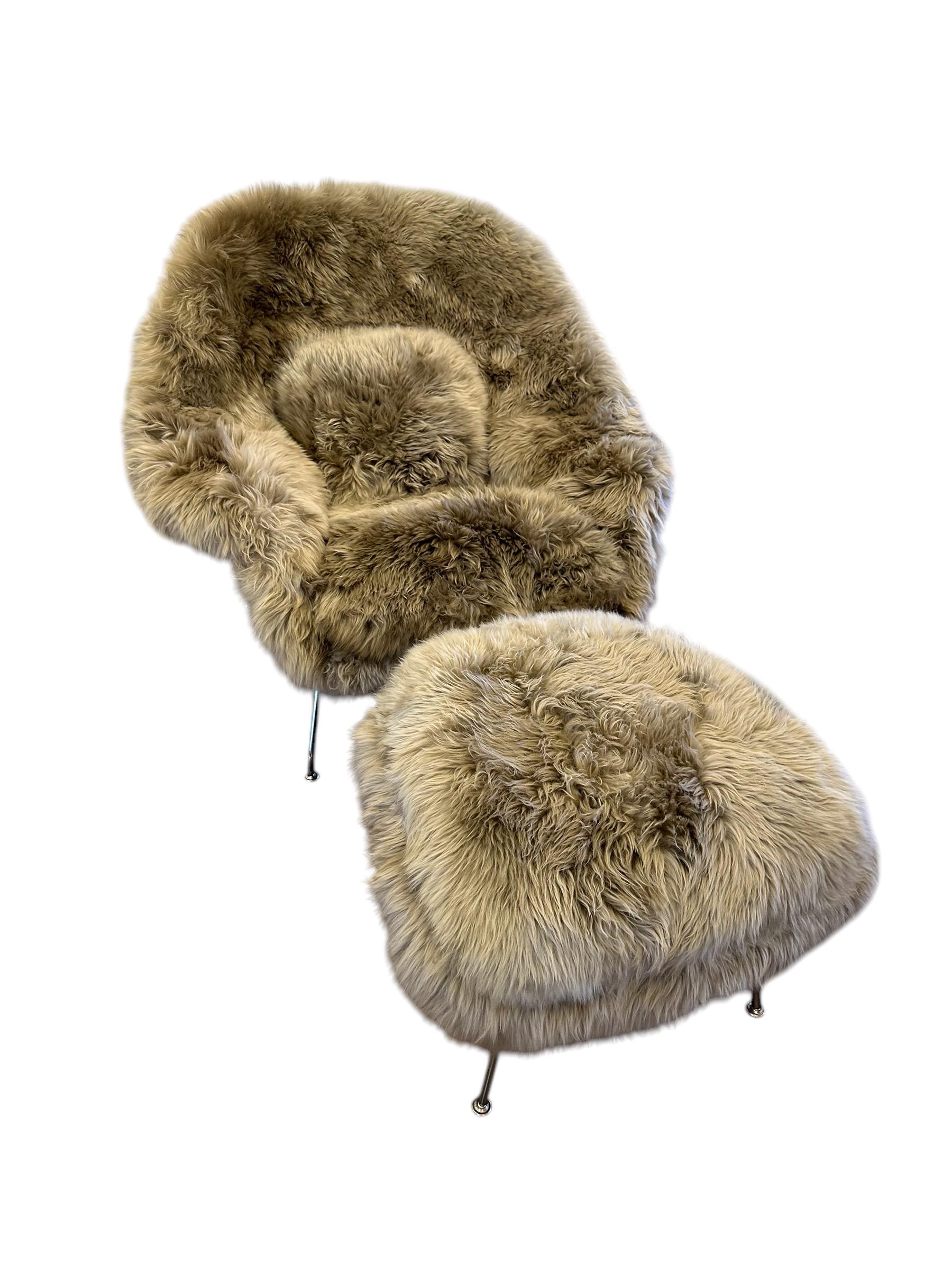 Mid-20th Century Eero Saarinen Womb Chair and Ottoman in New Zealand Taupe Sheepskin For Sale