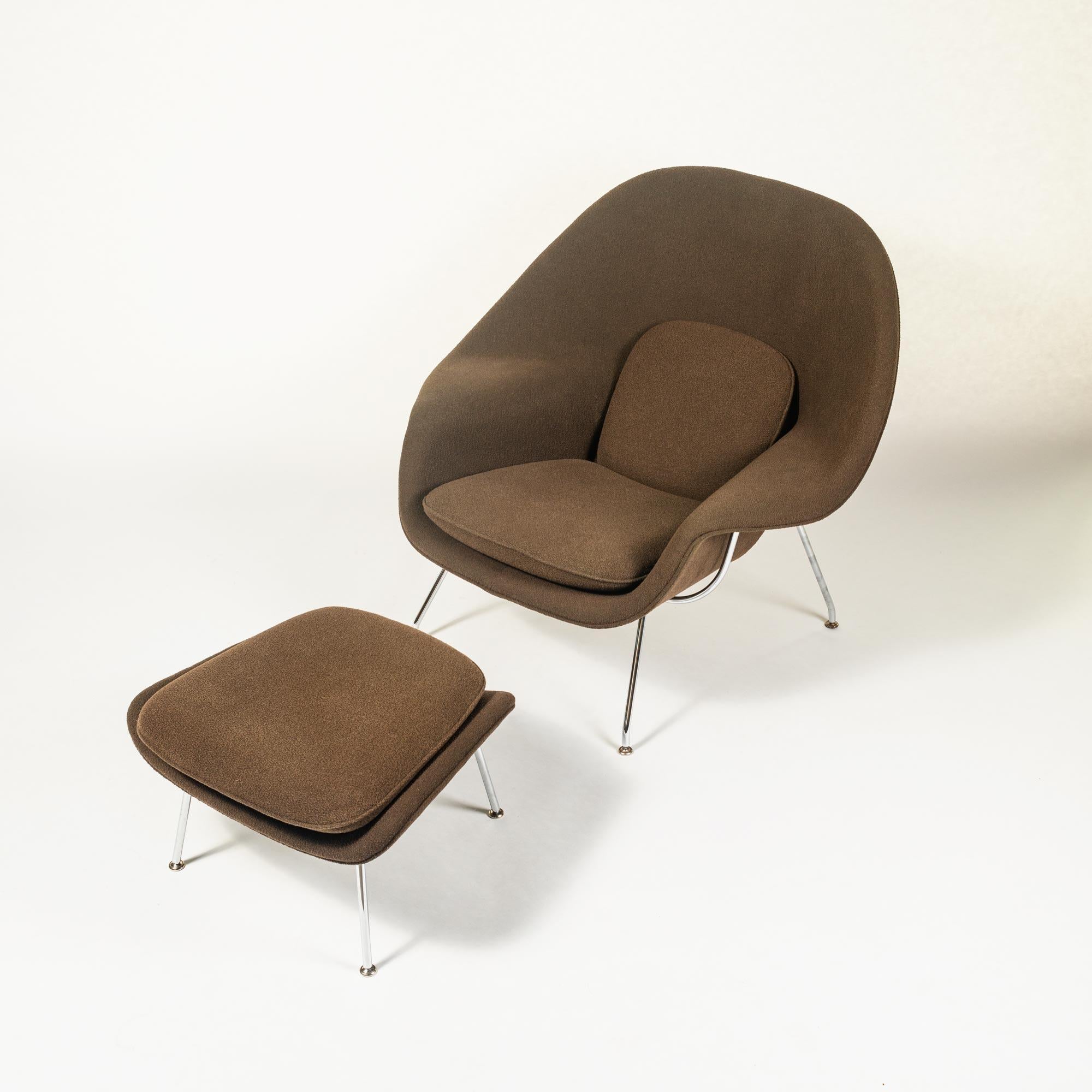 One of the most iconic chair designs of the 20th century, Eero Saarinen designed this lounge chair for Florence Knoll at the request of “a chair that was like a basket full of pillows.” This original early 1990s Womb Chair and ottoman set is