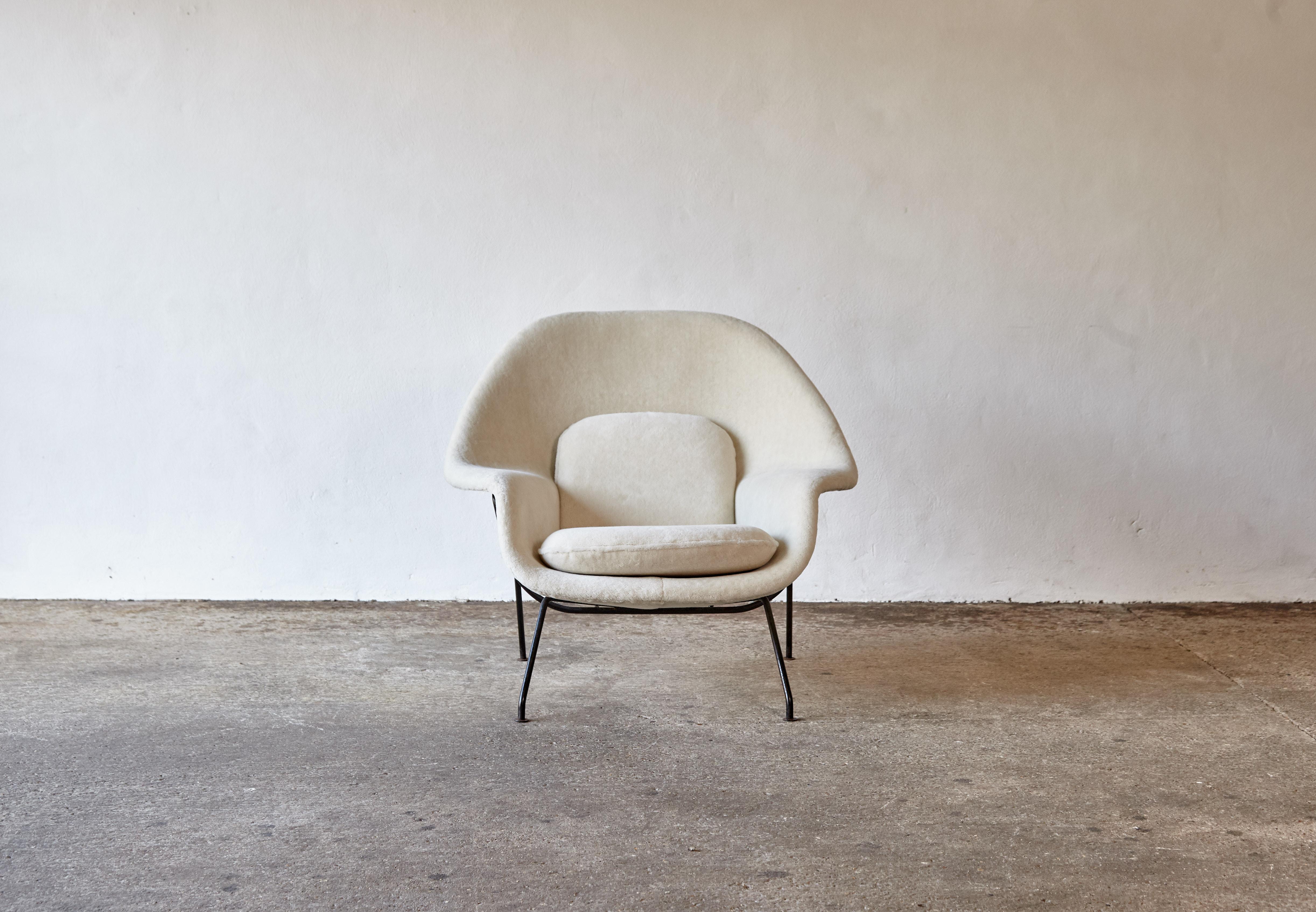 Eero Saarinen Womb Chair and Ottoman, New Alpaca Fabric, Knoll, USA, 1950s-1960s 4
