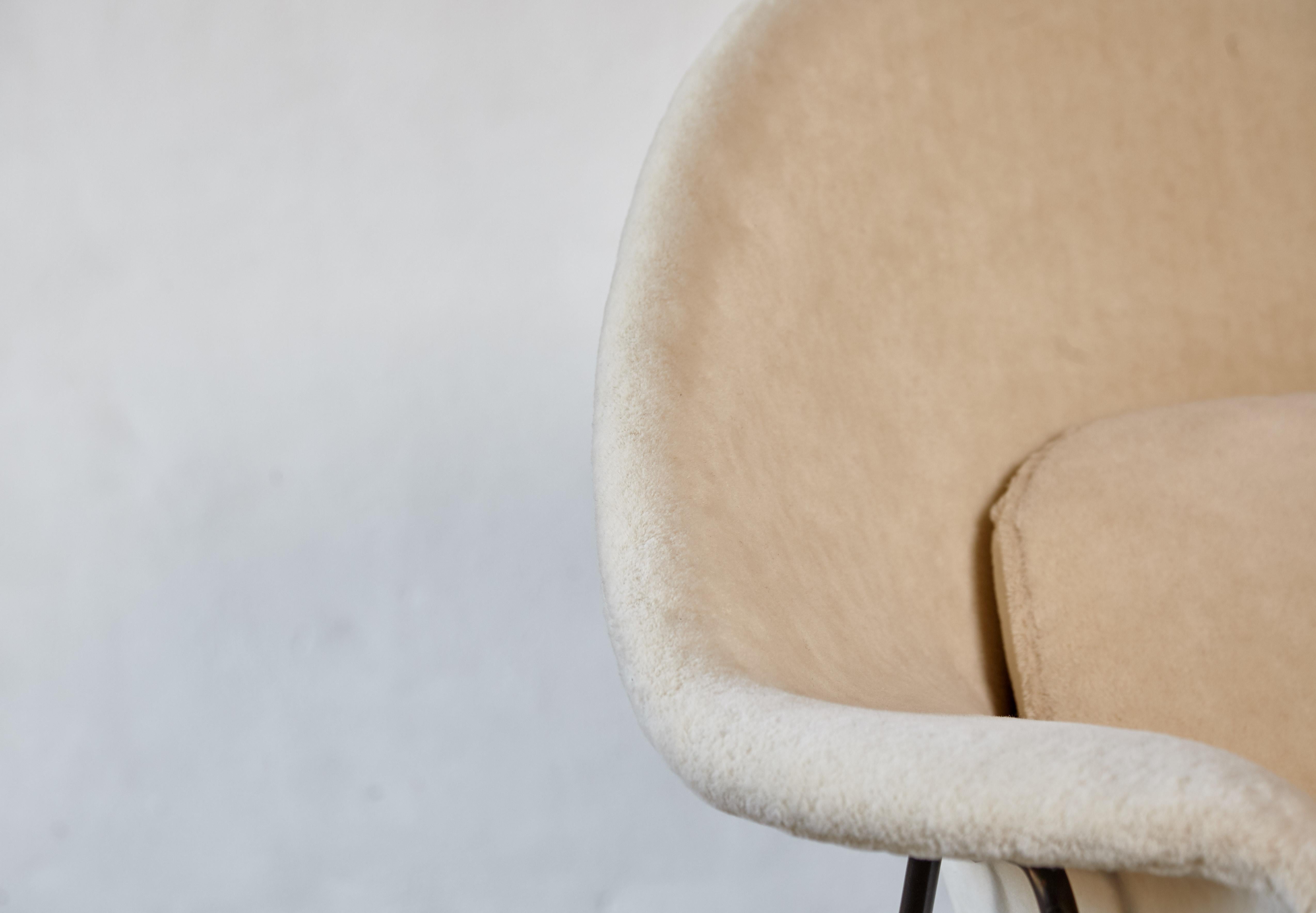 Eero Saarinen Womb Chair and Ottoman, New Alpaca Fabric, Knoll, USA, 1950s-1960s 10