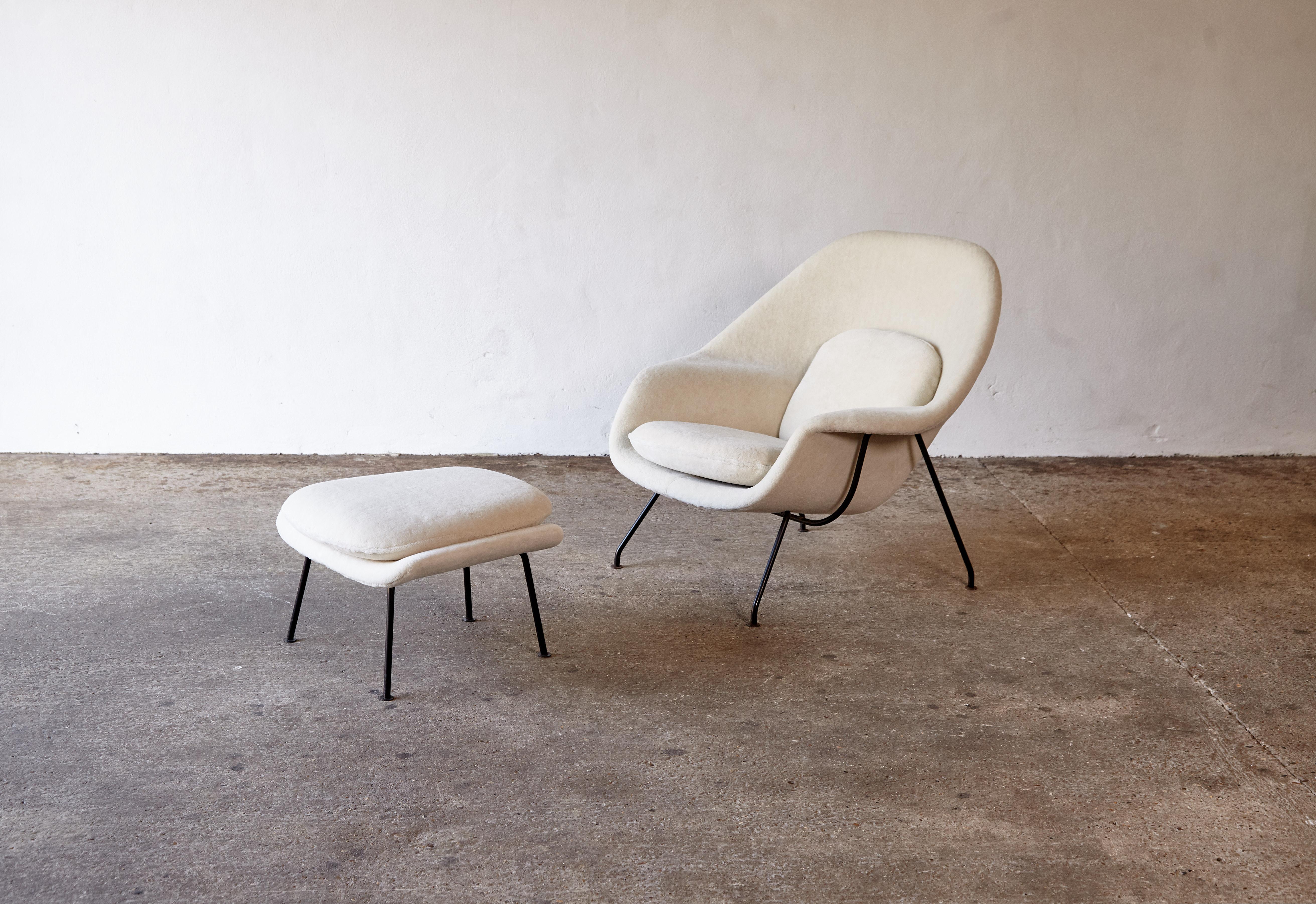 Eero Saarinen womb chair and ottoman, made by Knoll, USA, 1950s-1960s. Early production with black enameled steel frame. Newly and expertly reupholstered in Alpaca.     Fast shipping worldwide - please contact us for a competitive quote.
   