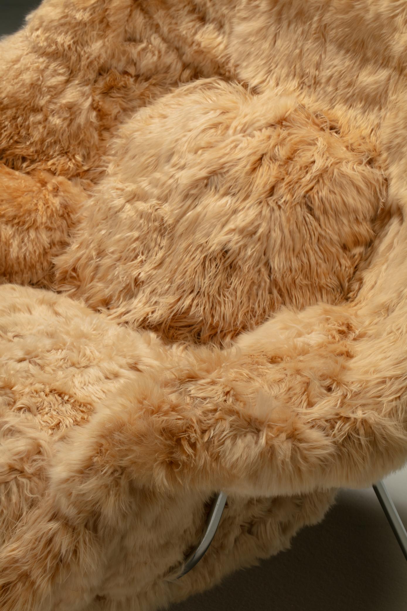 Silla Womb de Eero Saarinen para Knoll Tapizada en alpaca champán cosida a mano en venta 4