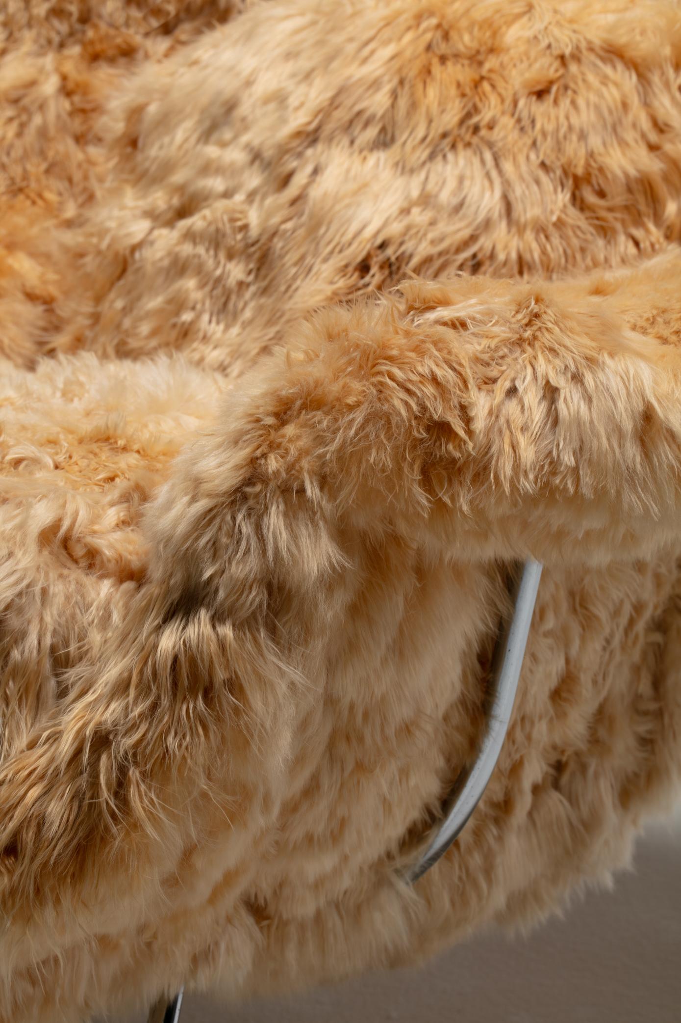 Silla Womb de Eero Saarinen para Knoll Tapizada en alpaca champán cosida a mano en venta 6