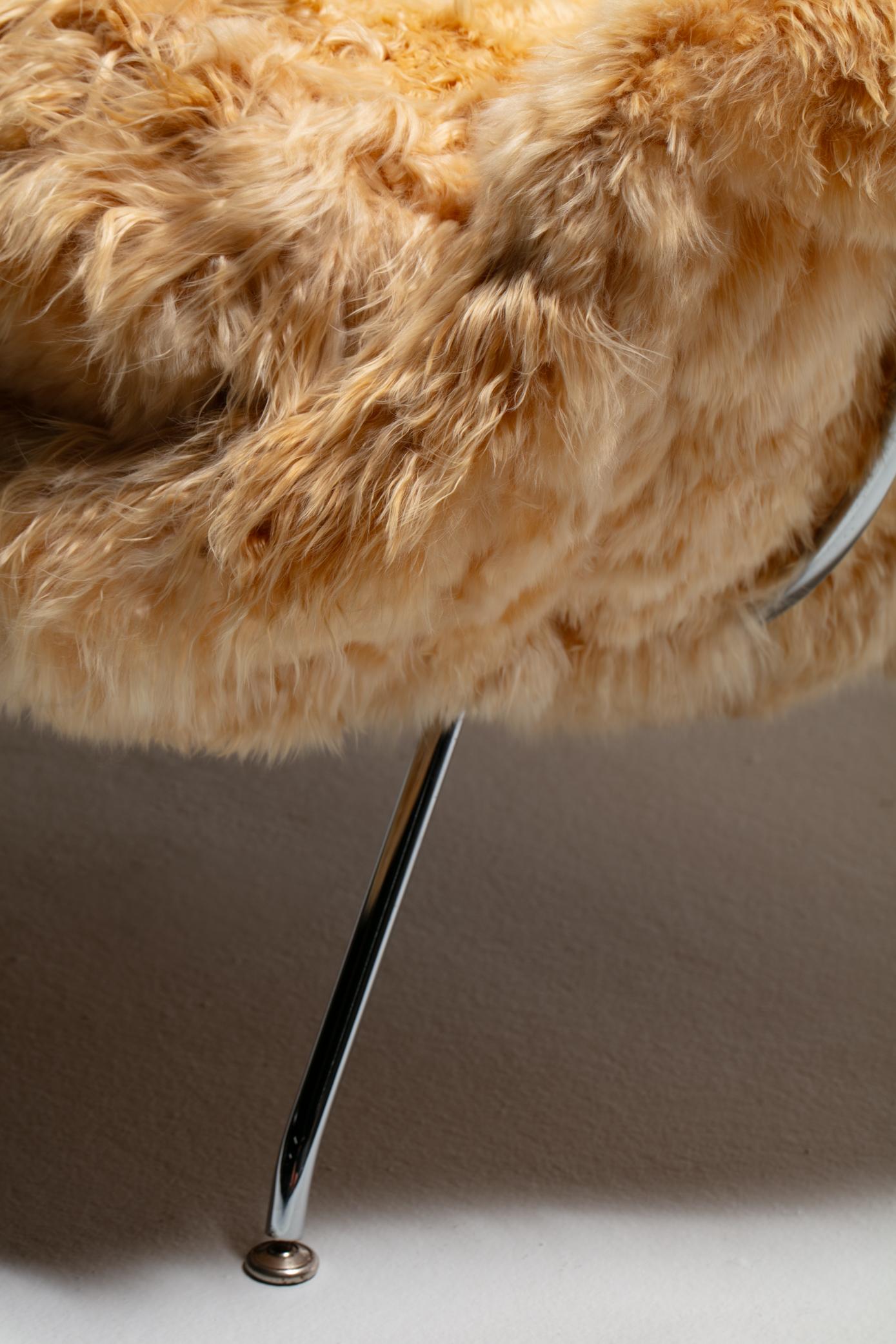 Silla Womb de Eero Saarinen para Knoll Tapizada en alpaca champán cosida a mano en venta 7