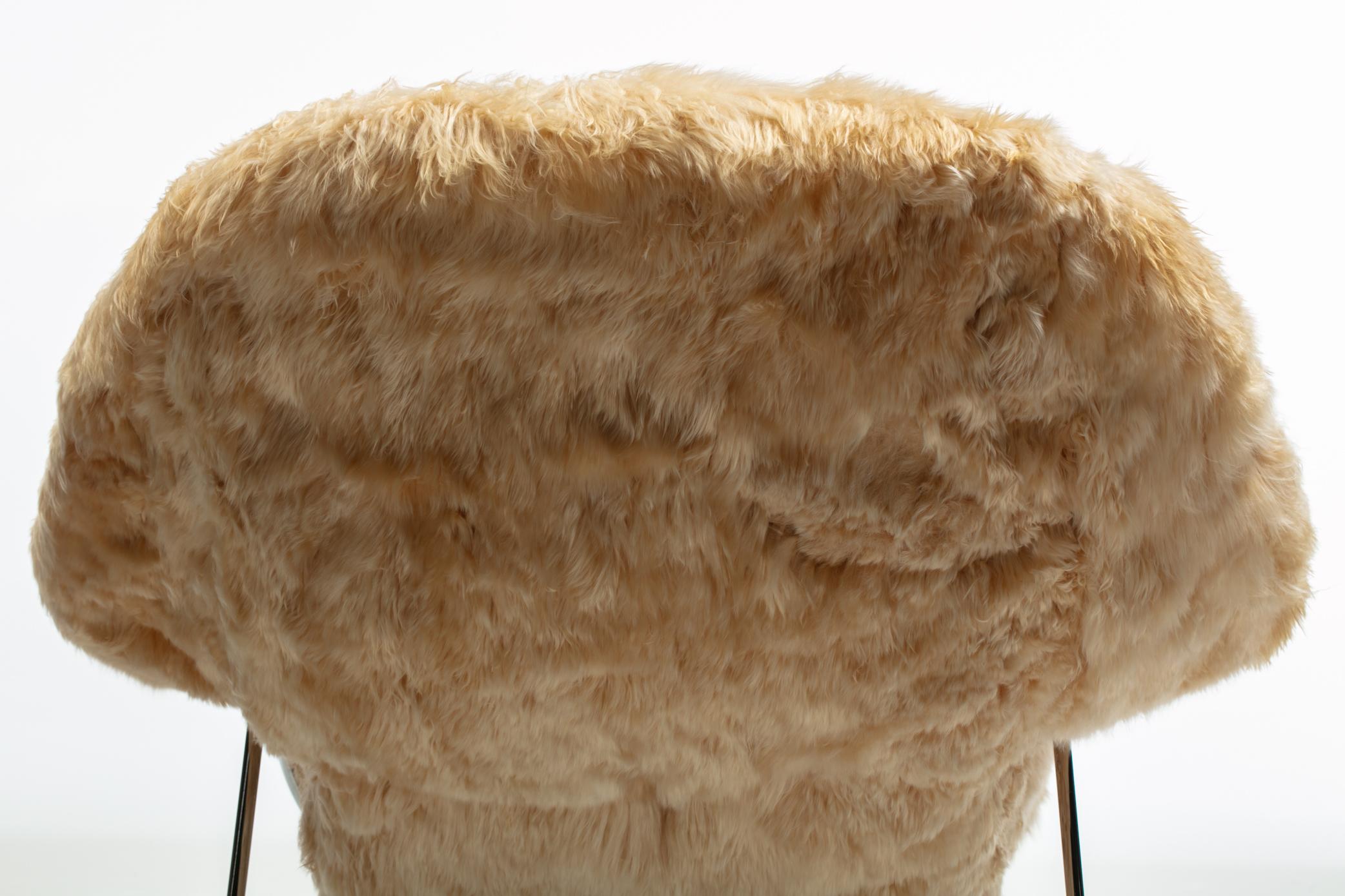 Silla Womb de Eero Saarinen para Knoll Tapizada en alpaca champán cosida a mano en venta 8