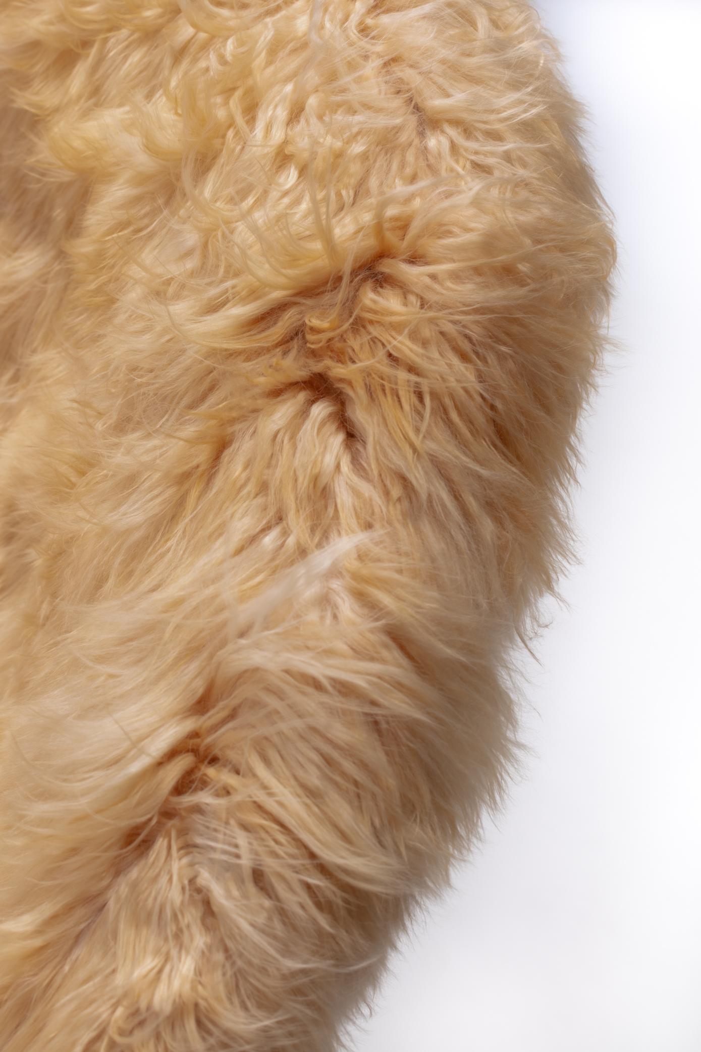 Silla Womb de Eero Saarinen para Knoll Tapizada en alpaca champán cosida a mano en venta 10
