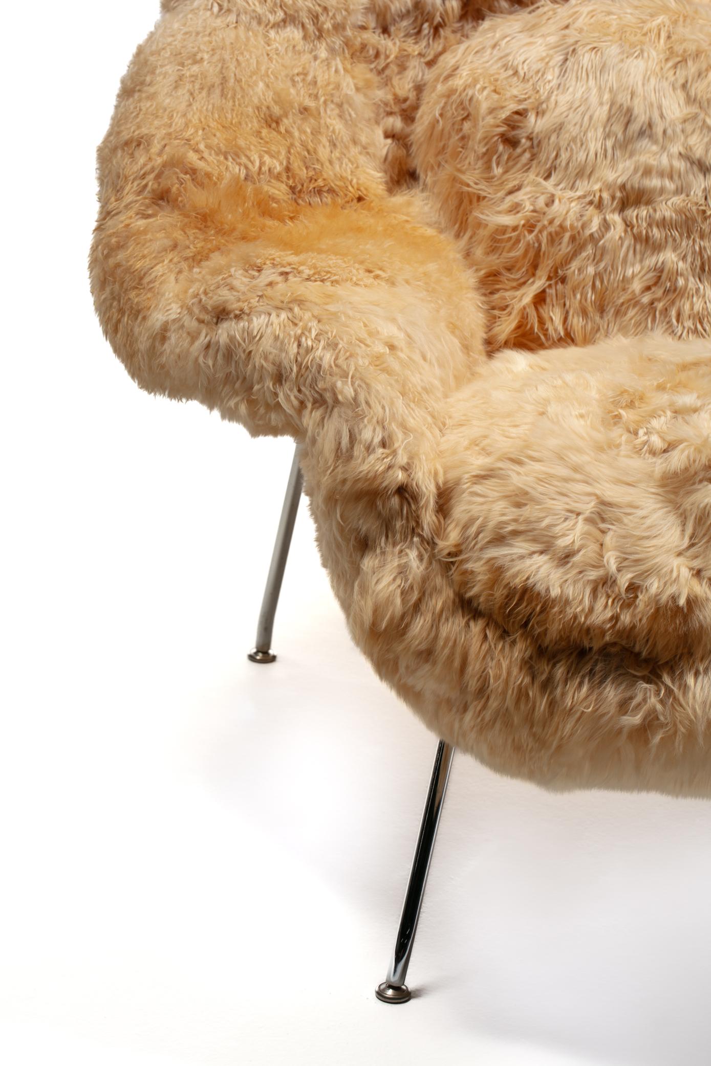 Silla Womb de Eero Saarinen para Knoll Tapizada en alpaca champán cosida a mano en venta 11