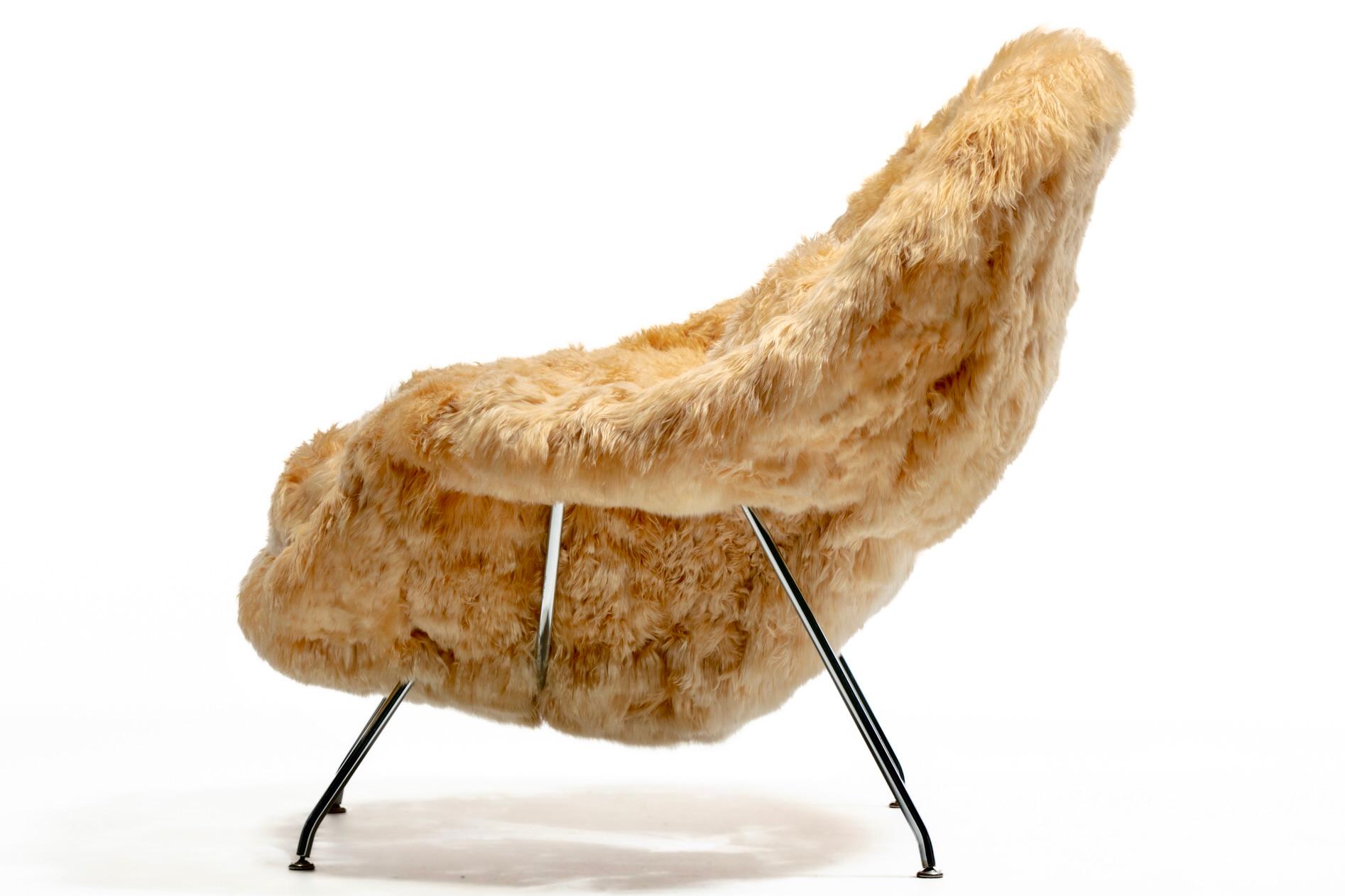 Silla Womb de Eero Saarinen para Knoll Tapizada en alpaca champán cosida a mano Moderno de mediados de siglo en venta