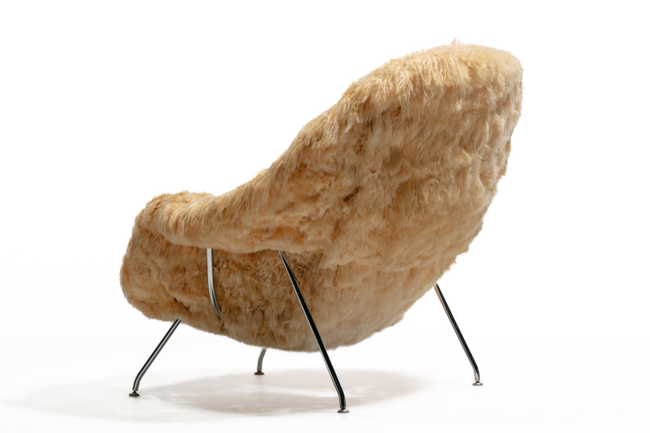 Silla Womb de Eero Saarinen para Knoll Tapizada en alpaca champán cosida a mano Estadounidense en venta