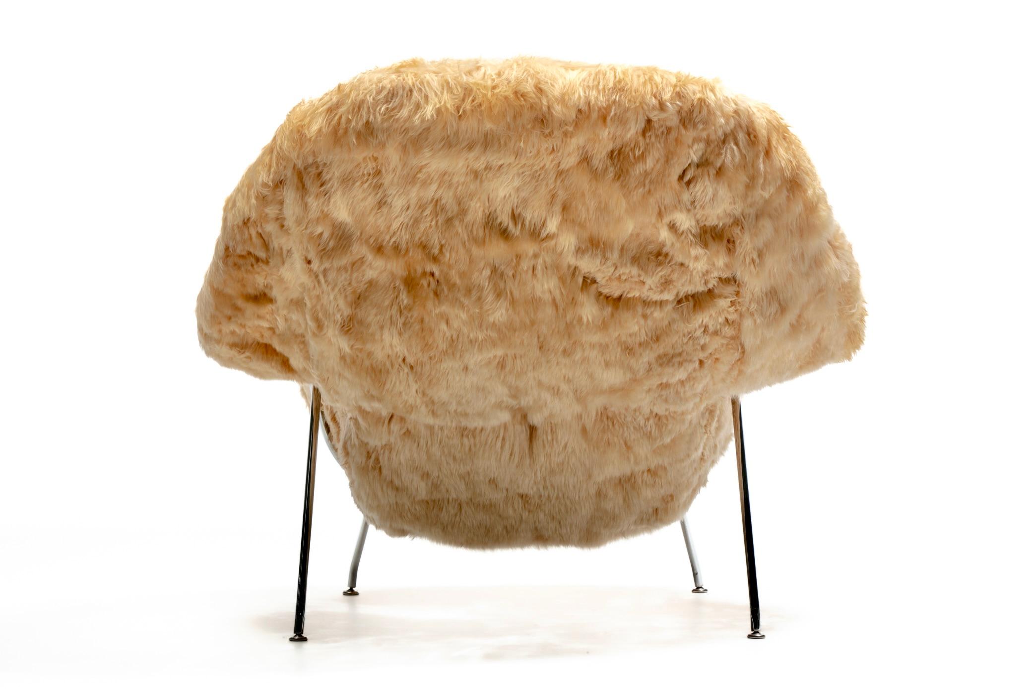 Silla Womb de Eero Saarinen para Knoll Tapizada en alpaca champán cosida a mano en Bueno estado para la venta en Saint Louis, MO