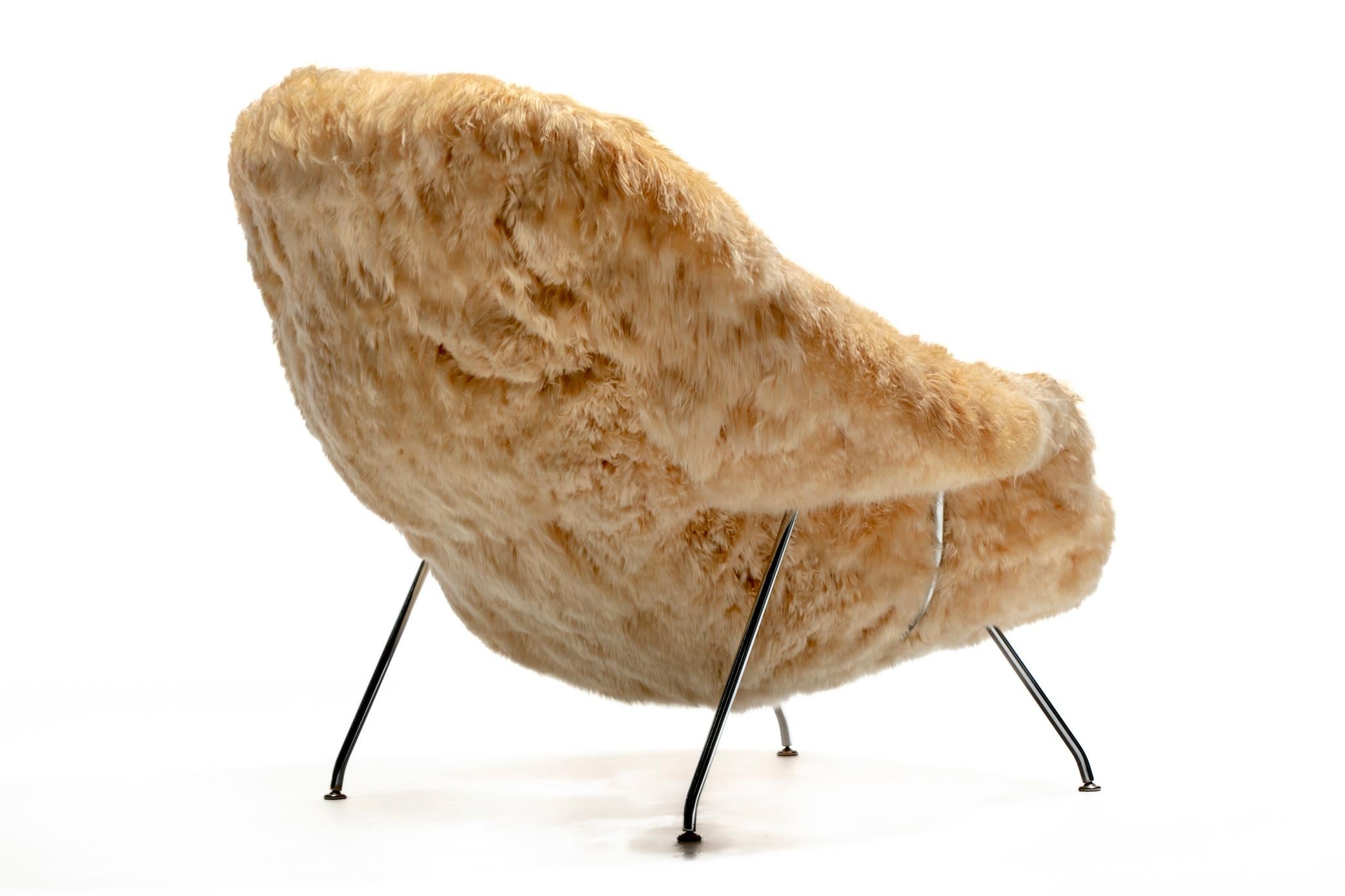 Silla Womb de Eero Saarinen para Knoll Tapizada en alpaca champán cosida a mano siglo XX en venta