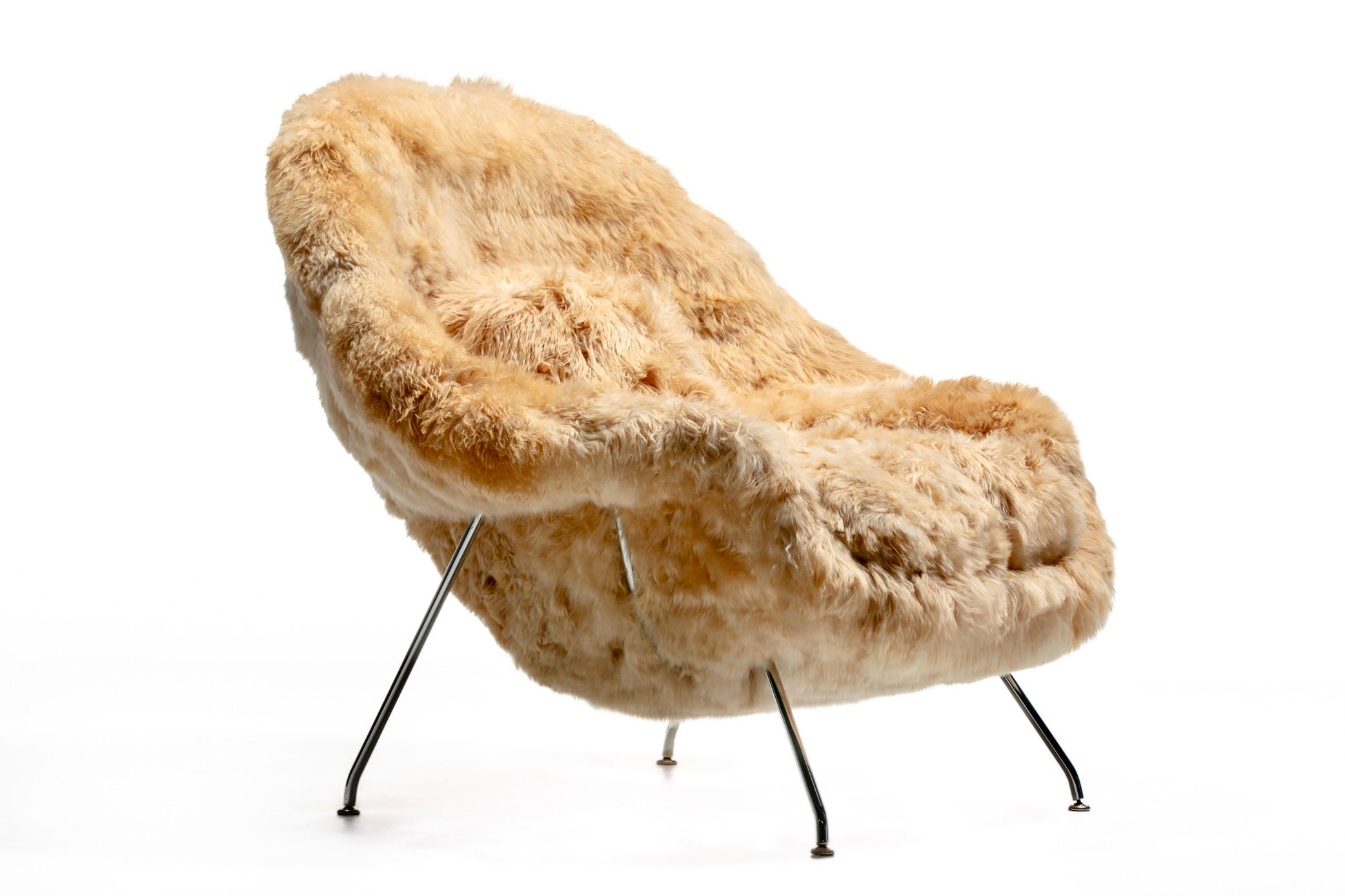 Silla Womb de Eero Saarinen para Knoll Tapizada en alpaca champán cosida a mano en venta 1