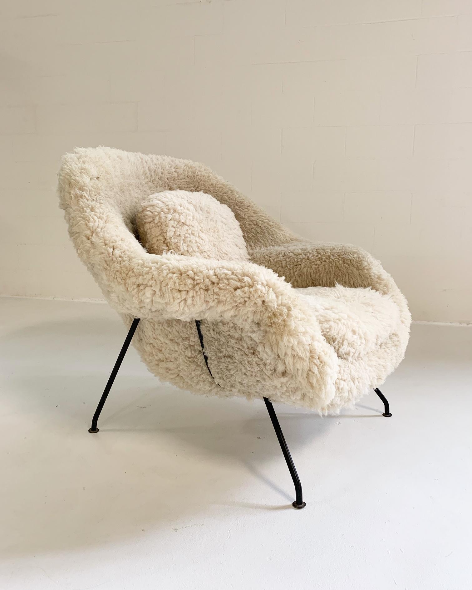 Eero Saarinen Womb Chair in California Sheepskin In Excellent Condition In SAINT LOUIS, MO