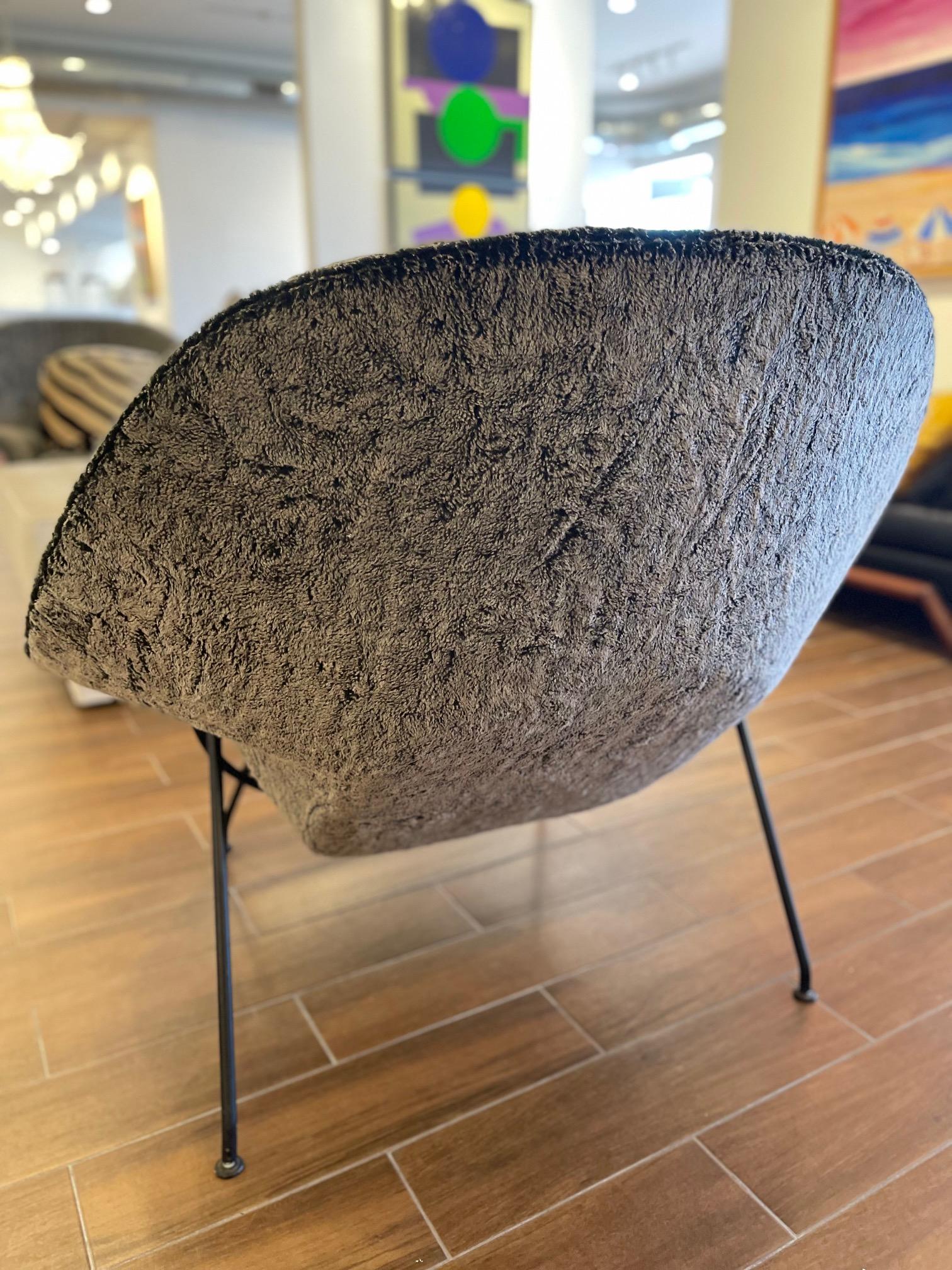 Bouclé Eero Saarinen Womb Chair in Charcoal Grey Boucle Wooly Fabric For Sale