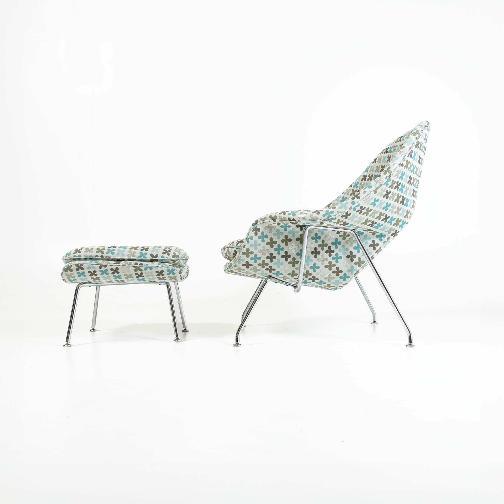 One of the most iconic chair designs of the 20th century, Eero Saarinen designed this lounge chair for Florence Knoll at the request of “a chair that was like a basket full of pillows.”  This original 2010s Womb Chair and ottoman medium size set is