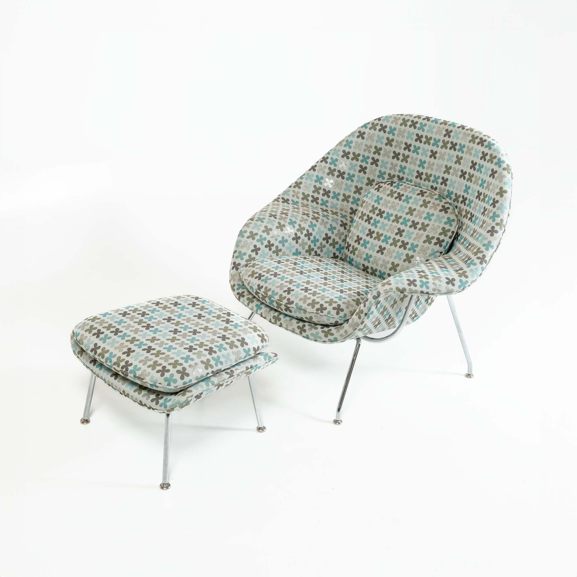 Mid-Century Modern Eero Saarinen Womb Chair & Ottoman Medium in Alexander Girard Quatrefoil Fabric For Sale