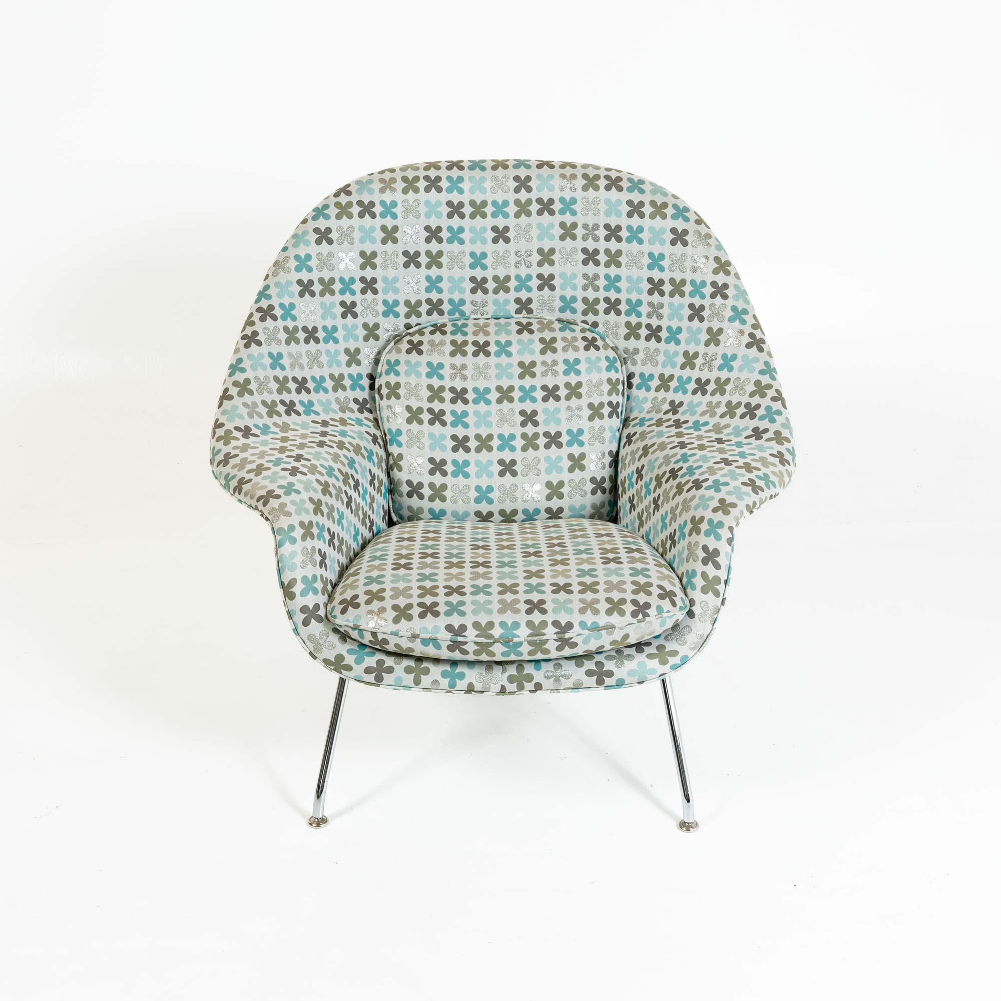 Eero Saarinen Womb Chair & Ottoman Medium in Alexander Girard Quatrefoil Fabric  In Good Condition For Sale In Seattle, WA