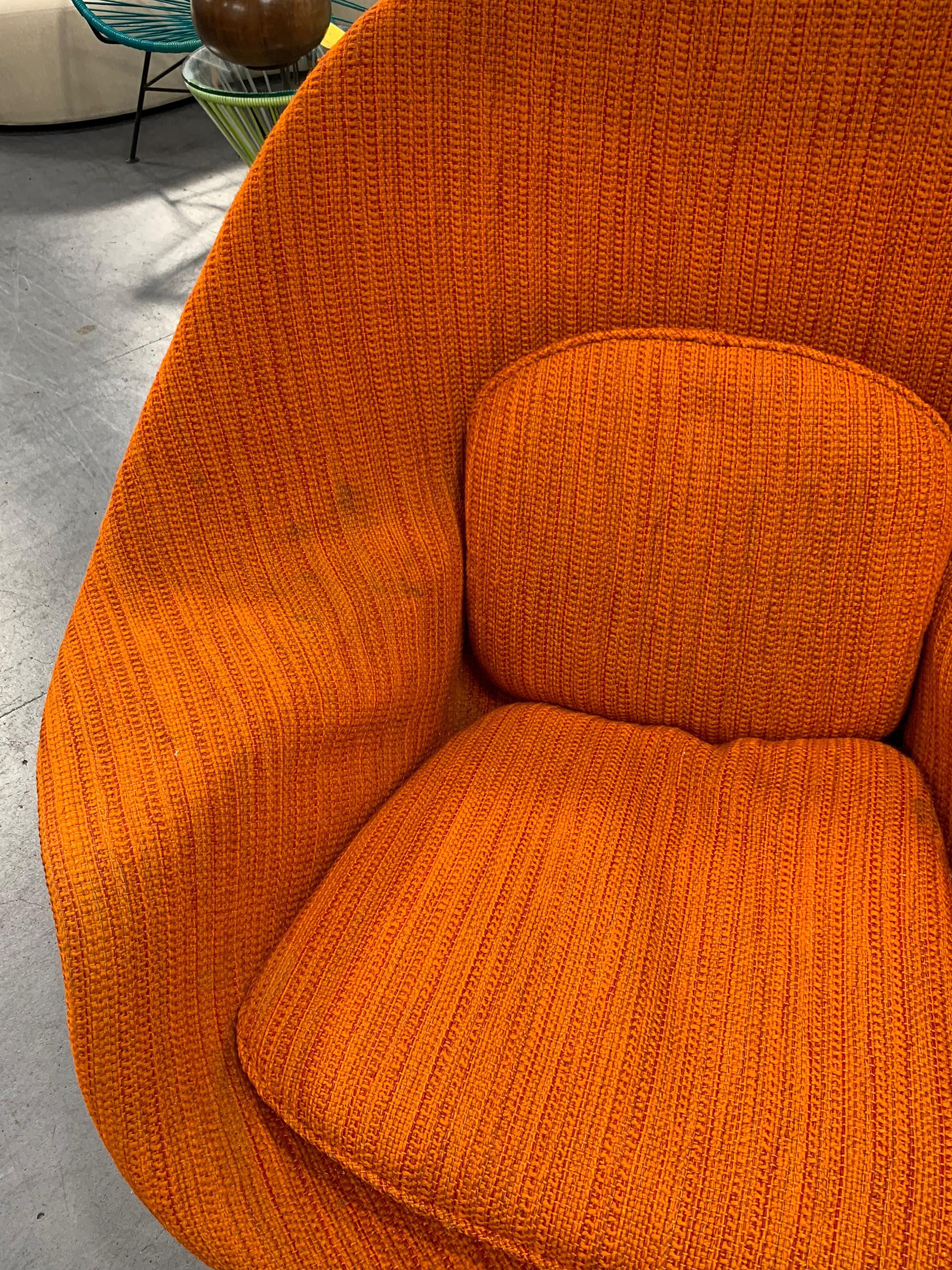 Eero Saarinen Womb Chair with Original Upholstery and Steel Frame 2