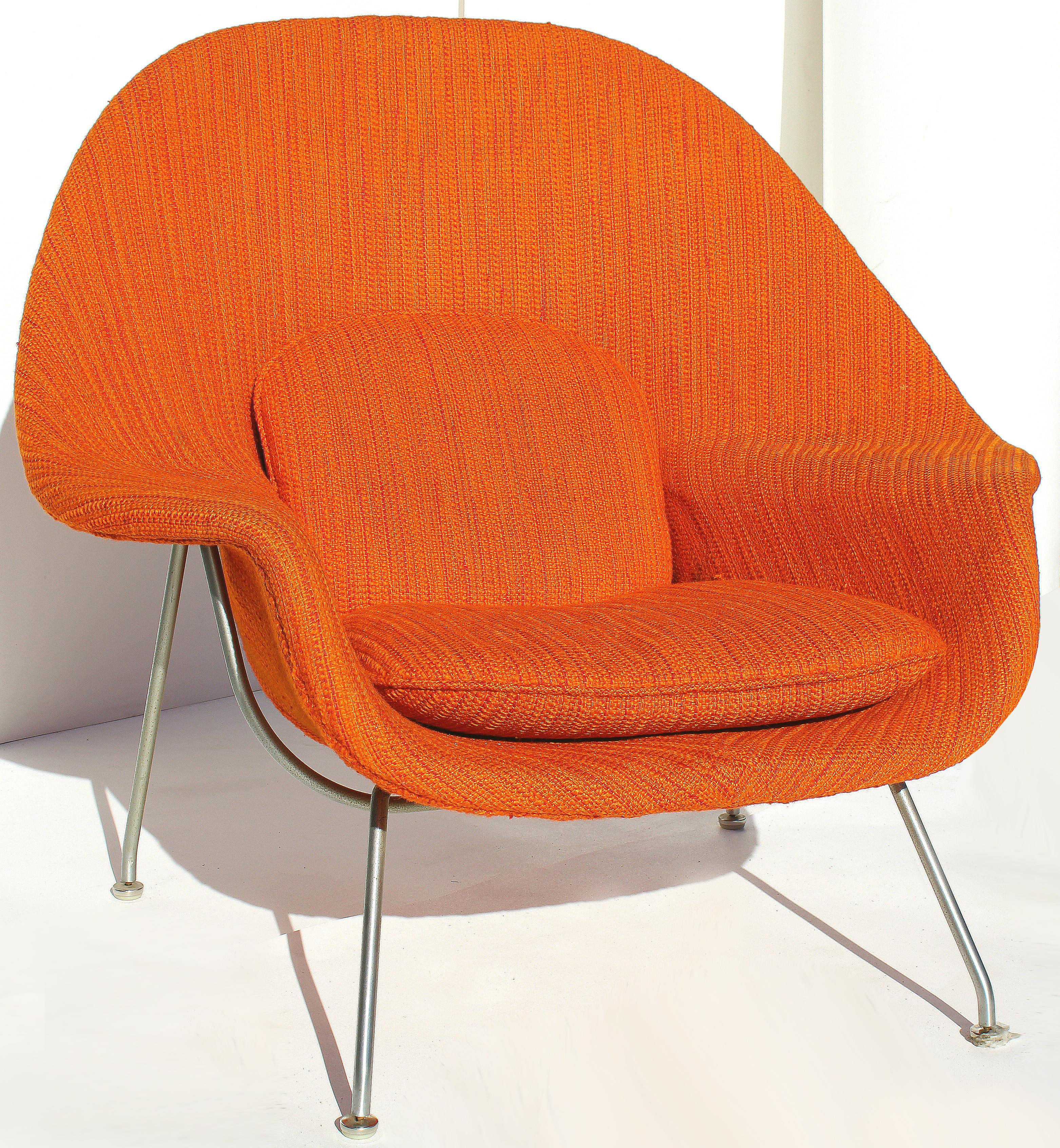 Mid-Century Modern Eero Saarinen Womb Chair with Original Upholstery and Steel Frame