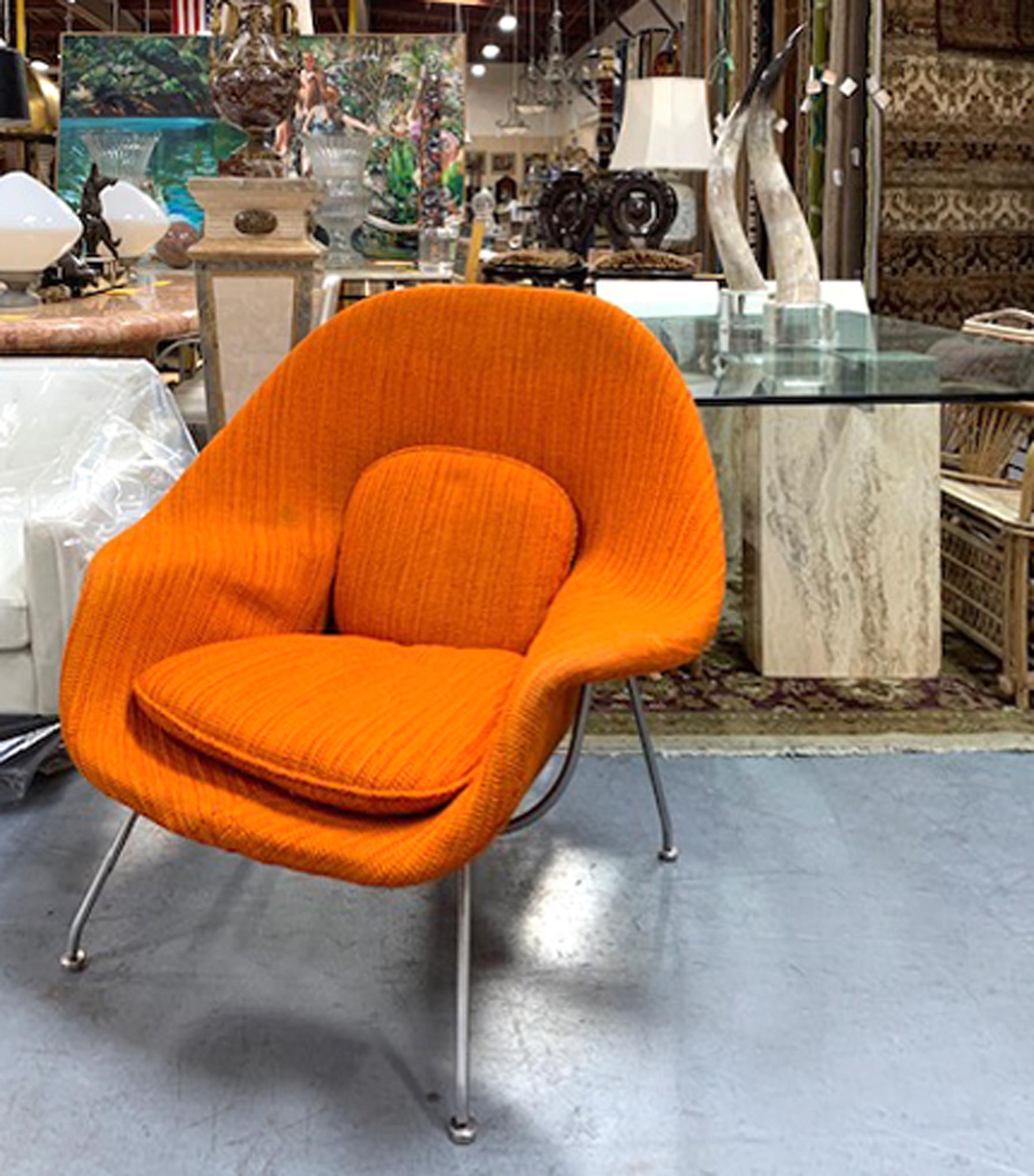 Eero Saarinen Womb Chair with Original Upholstery and Steel Frame In Good Condition In Miami, FL