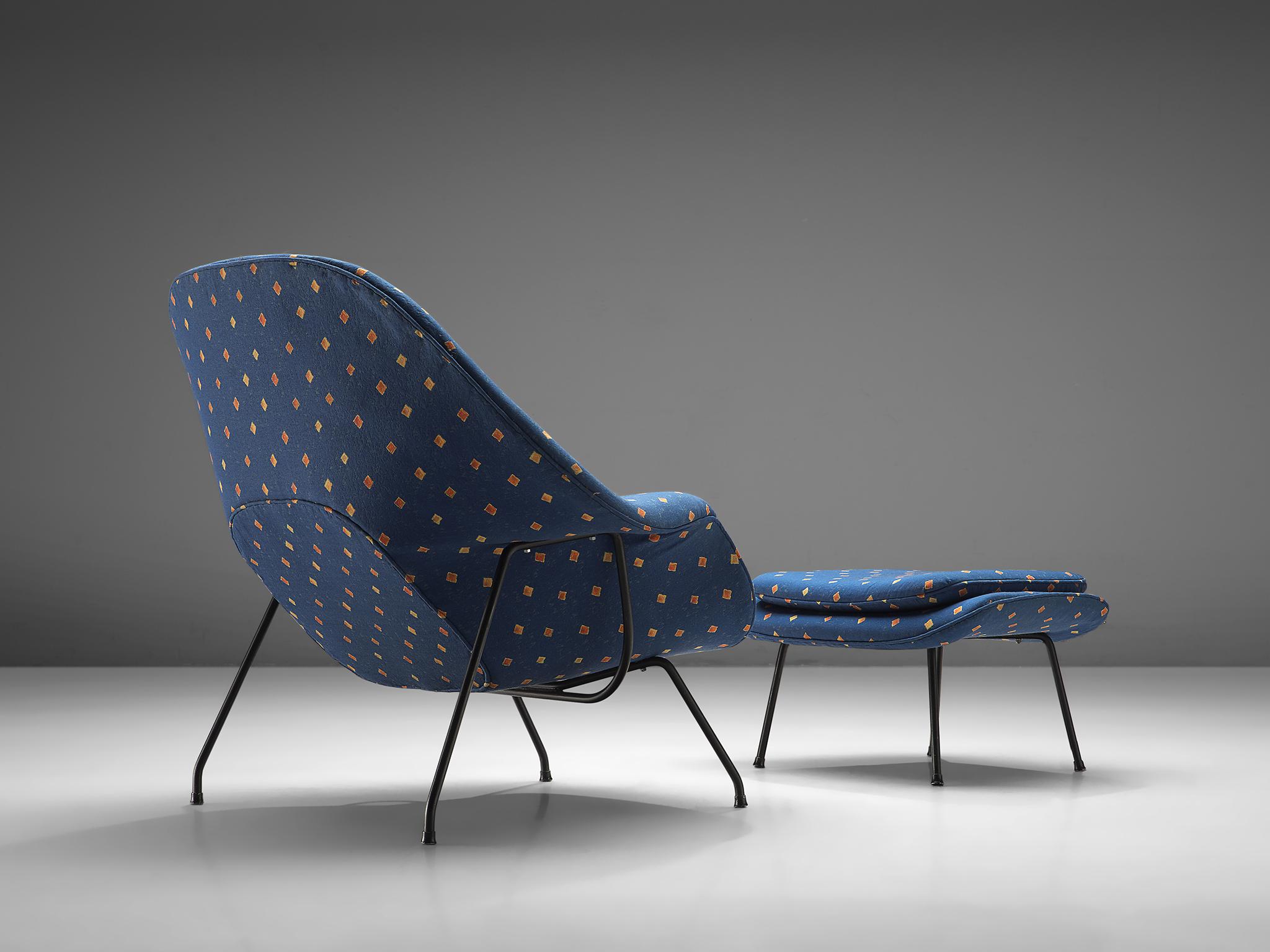Eero Saarinen für Knoll: Stuhl „Womb“ mit Ottomane mit blauer Polsterung (Moderne der Mitte des Jahrhunderts)