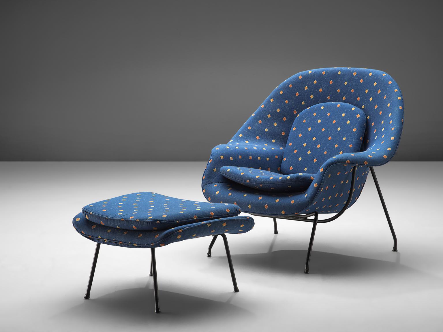 Eero Saarinen 'Womb' Chair with Ottoman in Blue Fabric (amerikanisch)