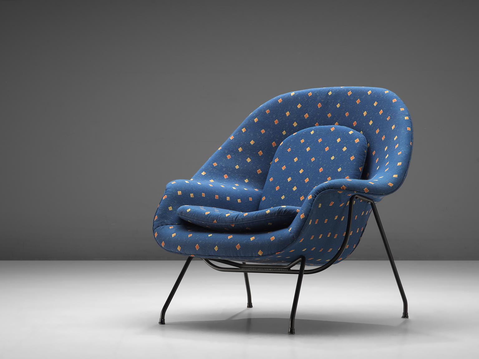 Eero Saarinen 'Womb' Chair with Ottoman in Blue Fabric In Good Condition In Waalwijk, NL