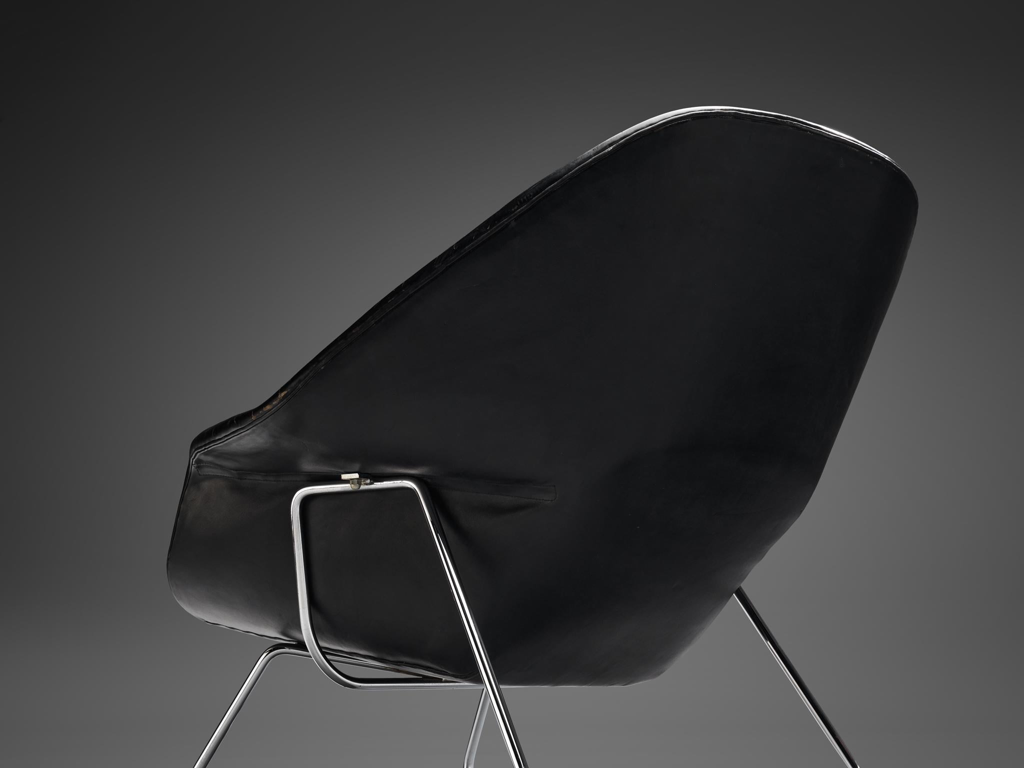 Eero Saarinen 'Womb' Chair with Ottoman in Original Leather In Good Condition In Waalwijk, NL