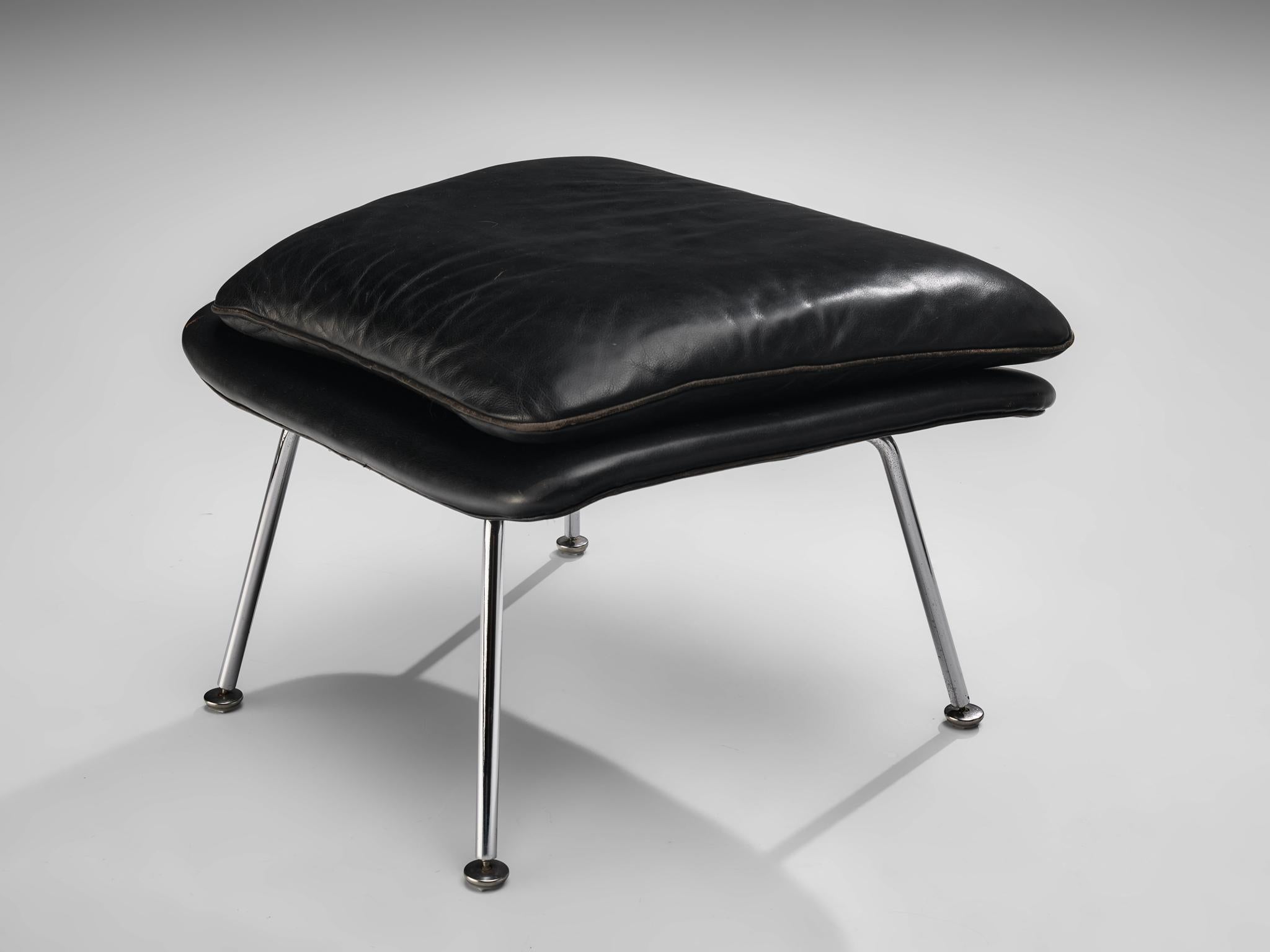 Eero Saarinen 'Womb' Chair with Ottoman in Original Leather 3
