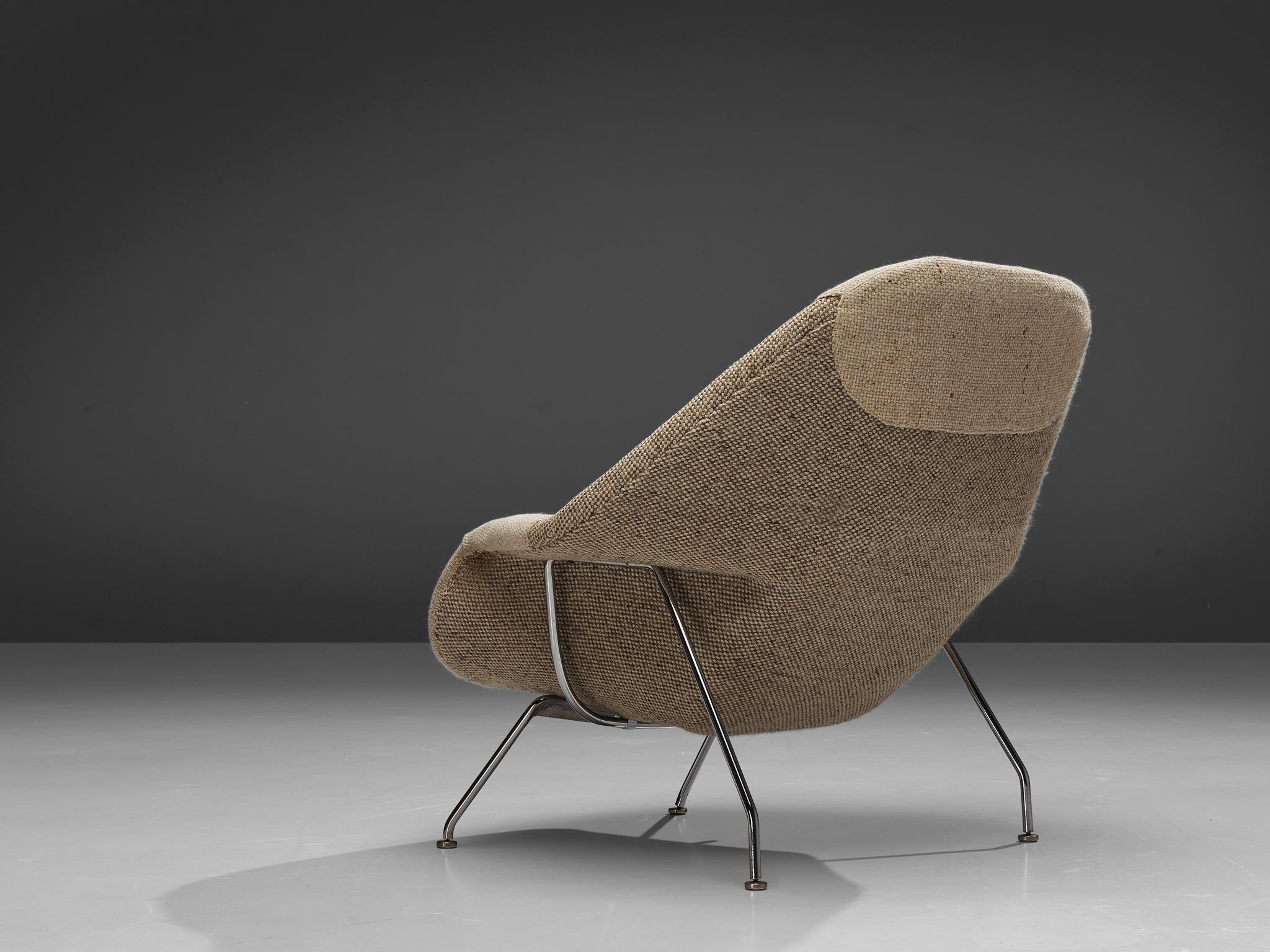 Mid-20th Century Eero Saarinen 'Womb' Chair with Ottoman in Original Off-White Fabric