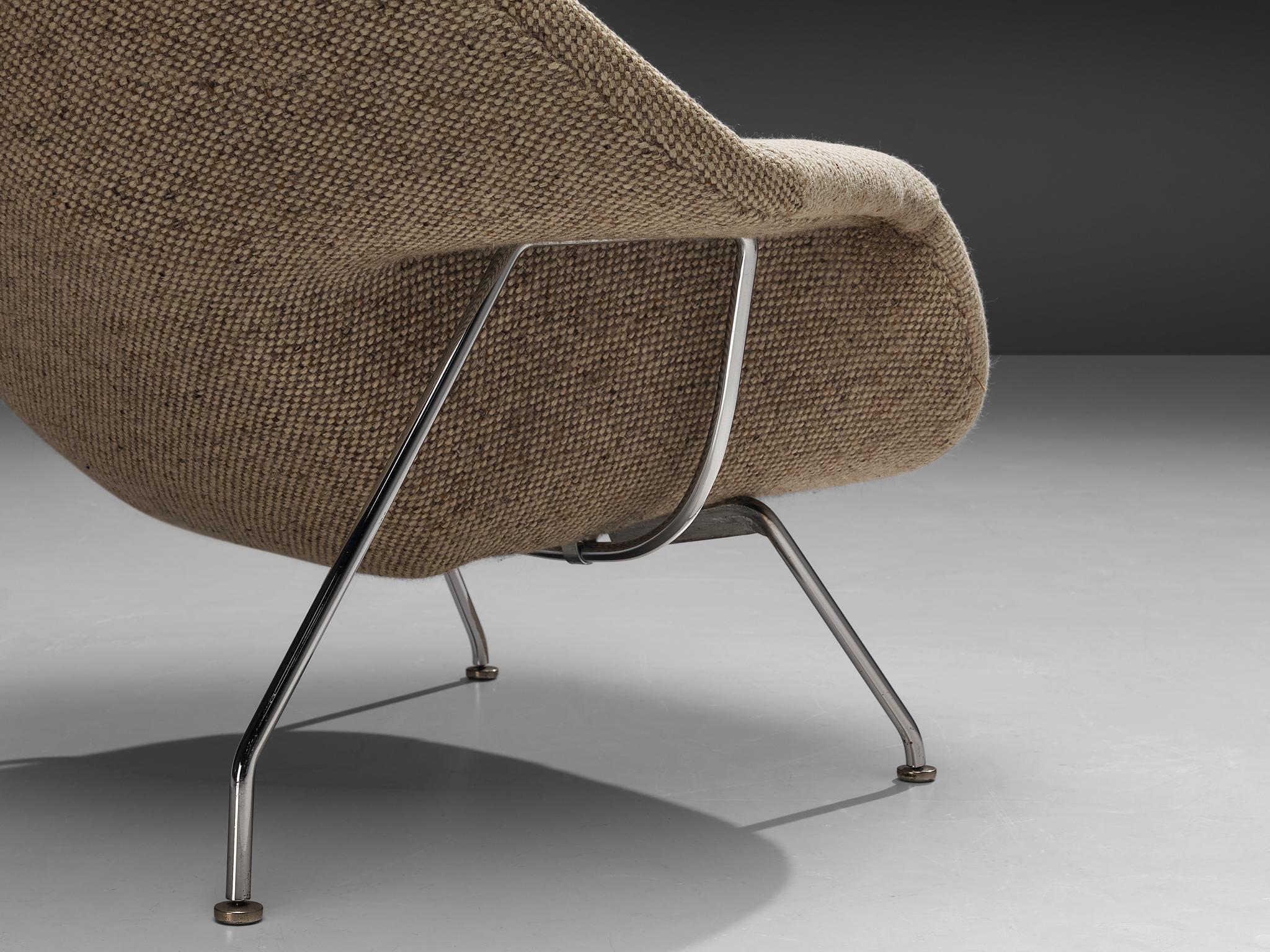 Eero Saarinen 'Womb' Chair with Ottoman in Original Off-White Fabric 1