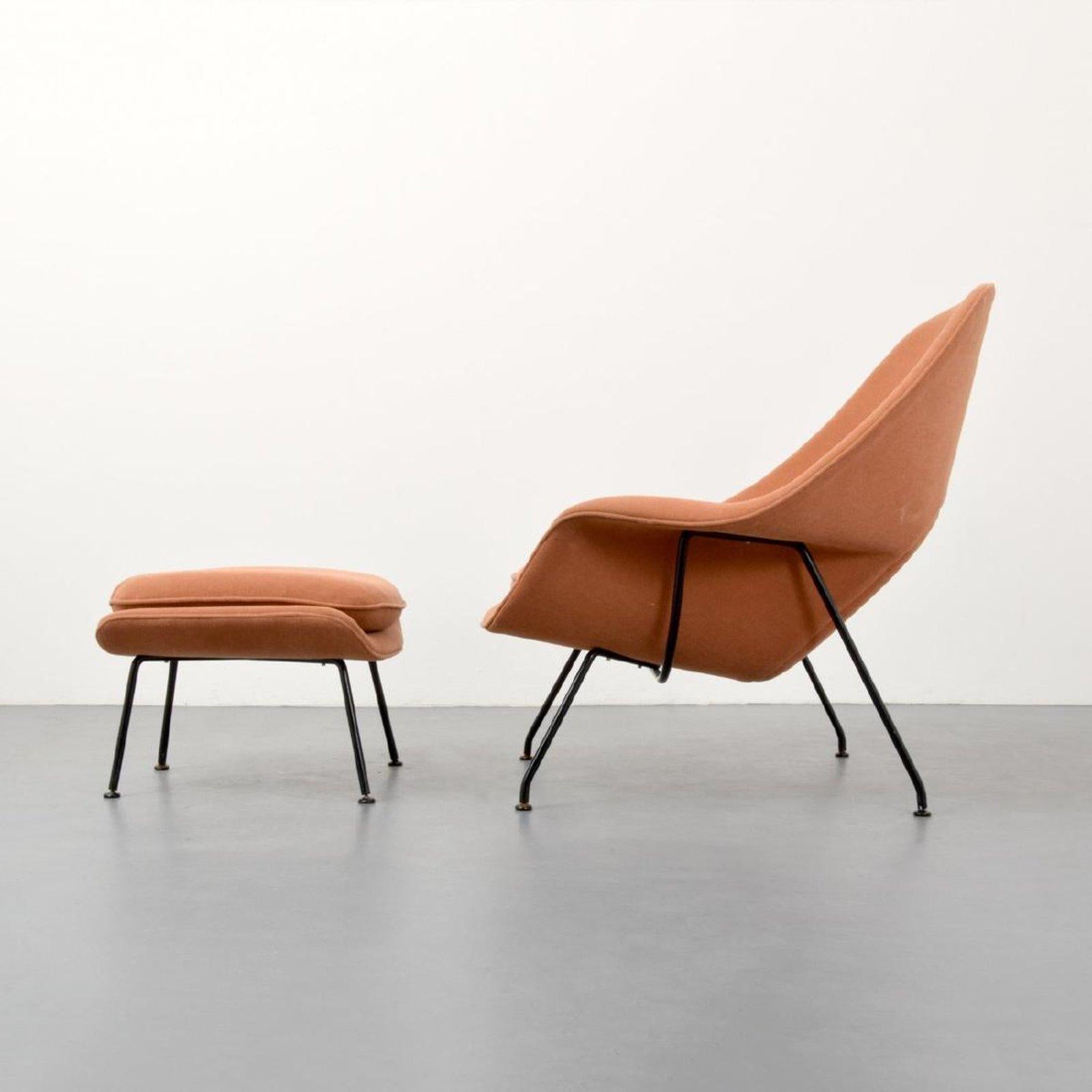 Milieu du XXe siècle Fauteuil de salon et repose-pieds Eero Saarinen Womb, États-Unis, années 1960