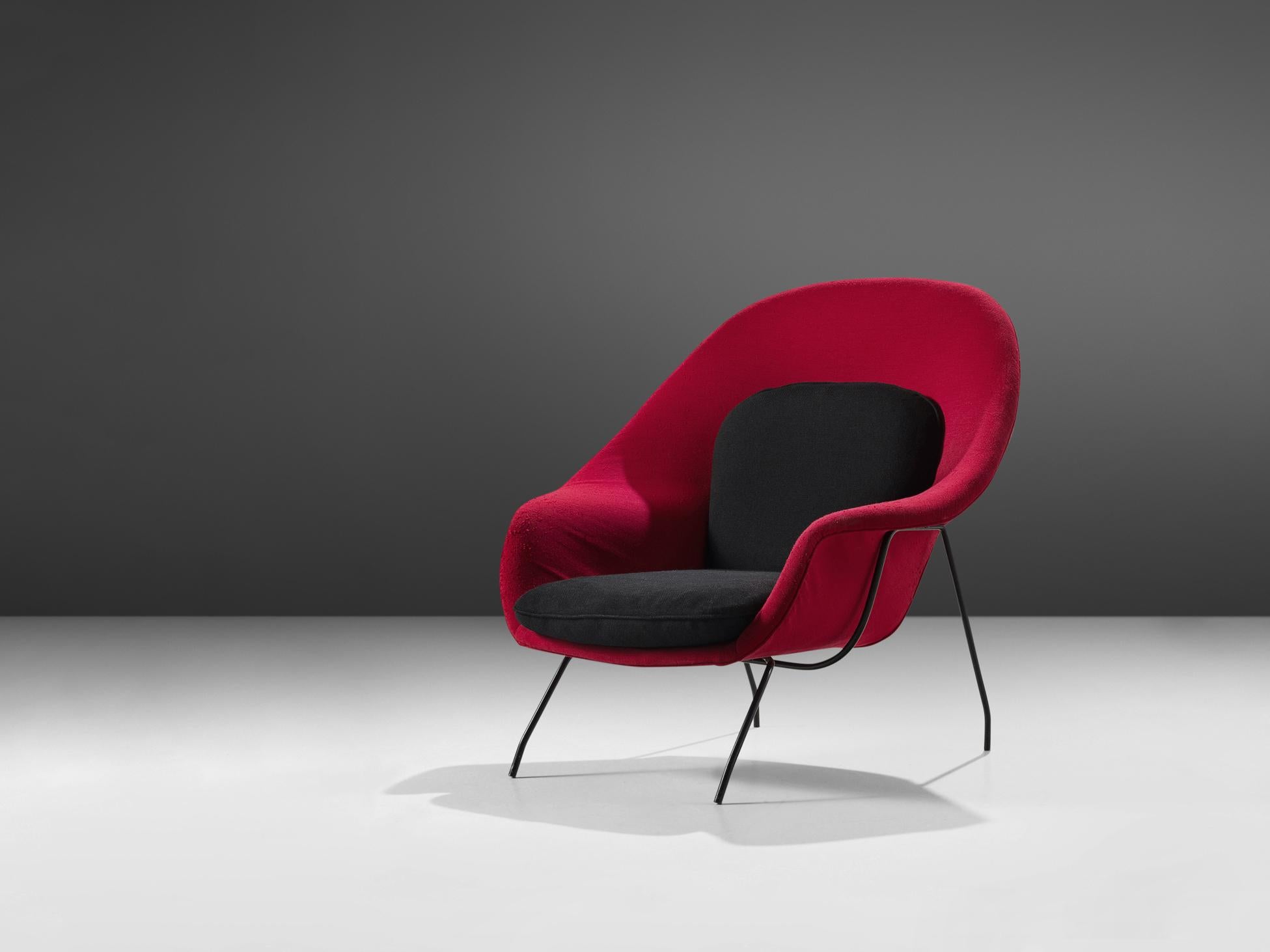 Eero Saarinen for Knoll, 'Womb' easy chair, fabric, coated steel, United States, design 1948

This shelled, cushioned lounge chair ‘Womb’ was designed between 1946 and 1948 by Eero Saarinen. The chair was a specific request by Florence Knoll, who