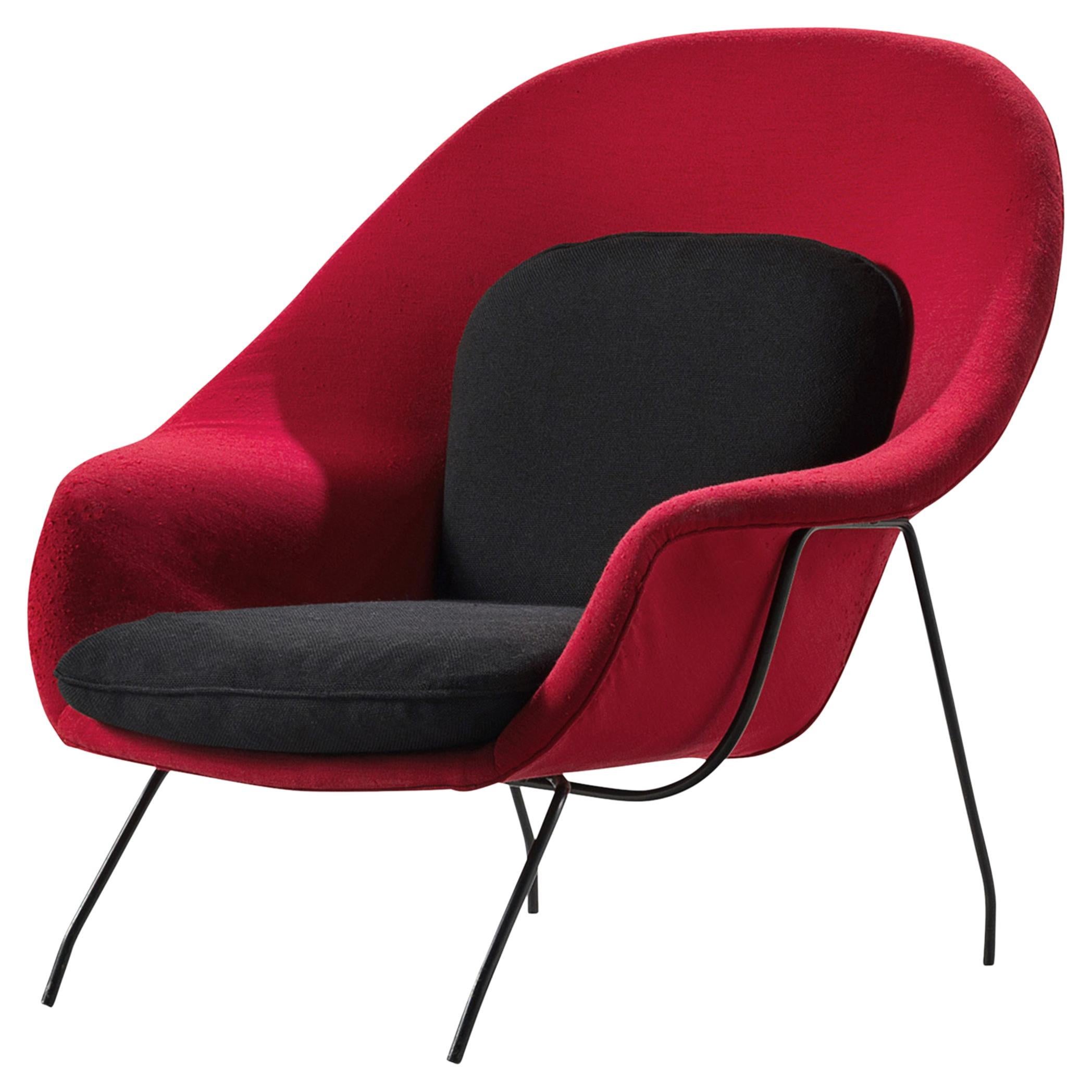 Chaise longue "Womb" d'Eero Saarinen en tissu rouge et noir