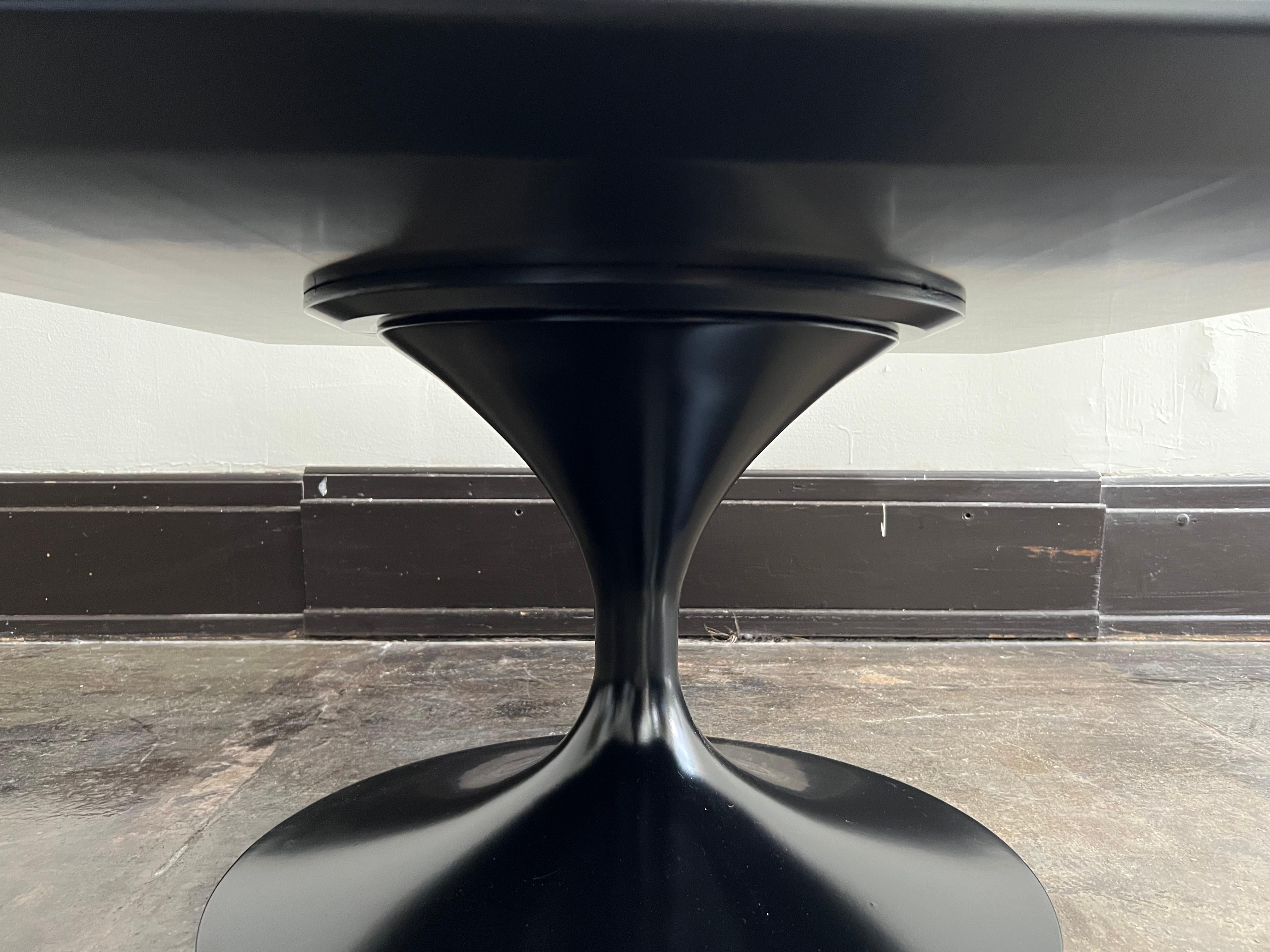 Omaggio al tavolo dei tulipani di Tokyo di Eero Saarinen x Charlotte Perriand in vendita 5