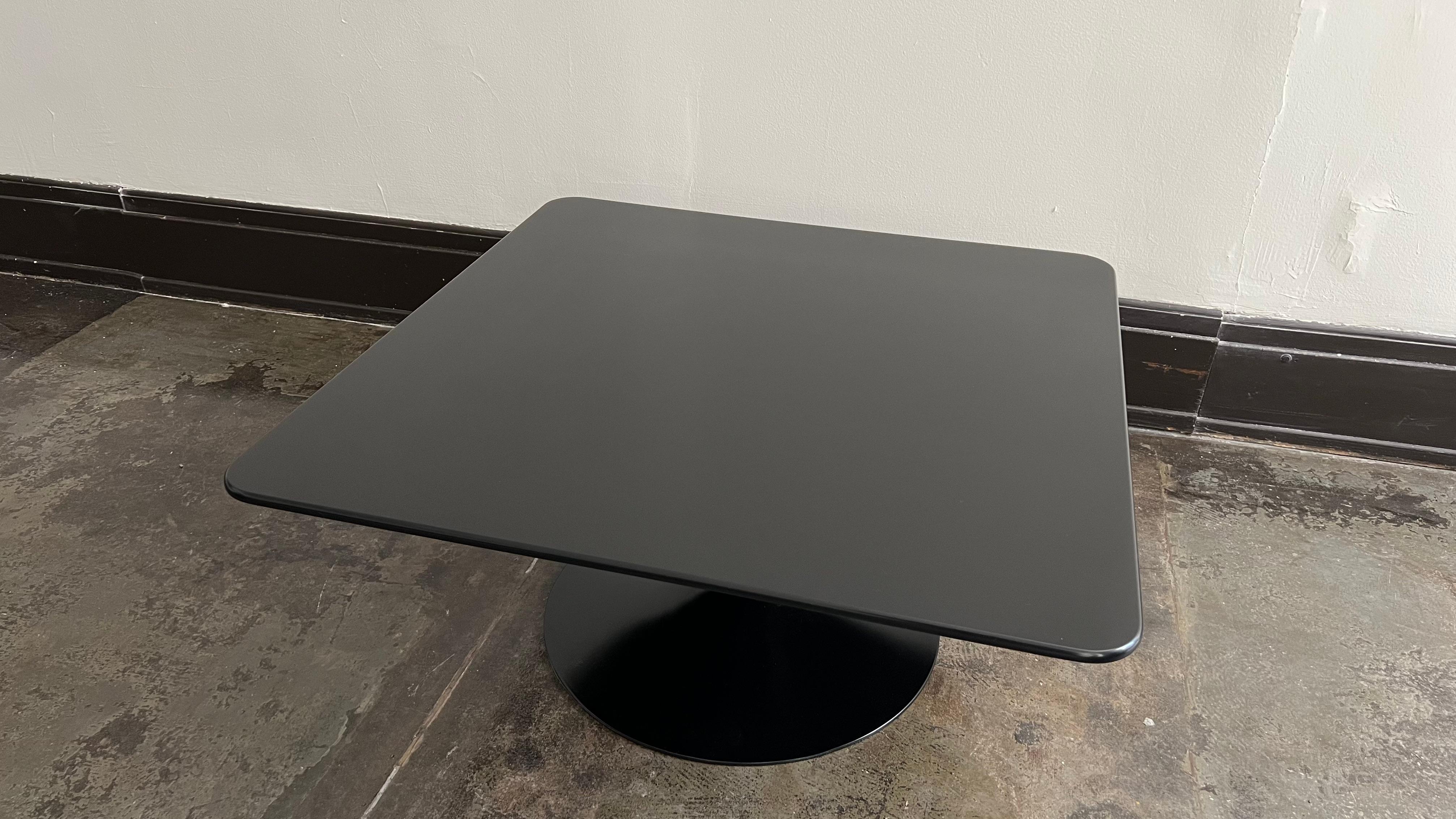 Omaggio al tavolo dei tulipani di Tokyo di Eero Saarinen x Charlotte Perriand in vendita 2