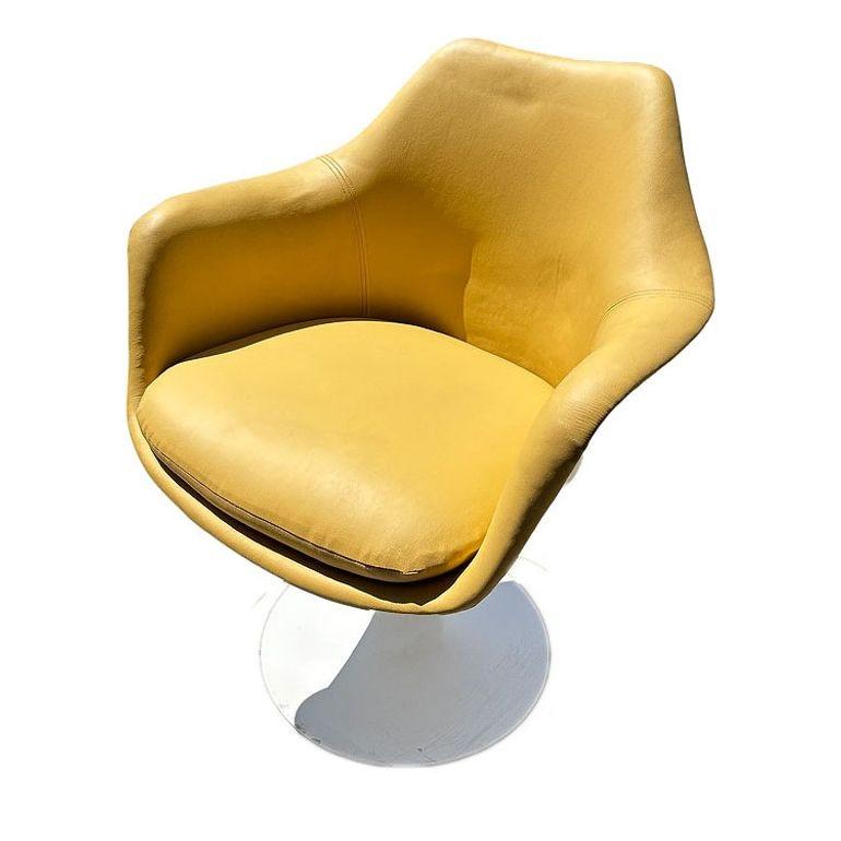 Eero Saarinen Yellow Leather Tulip Arm Chair Pedestal Collection by Knoll In Excellent Condition For Sale In Van Nuys, CA