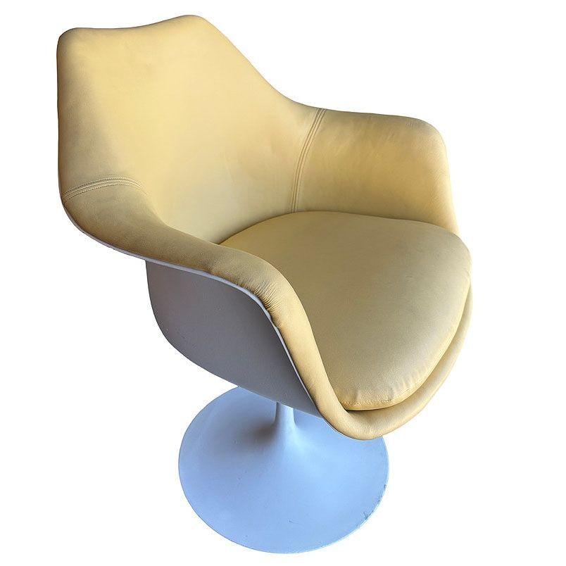 Mid-20th Century Eero Saarinen Yellow Leather Tulip Arm Chair Pedestal Collection by Knoll For Sale