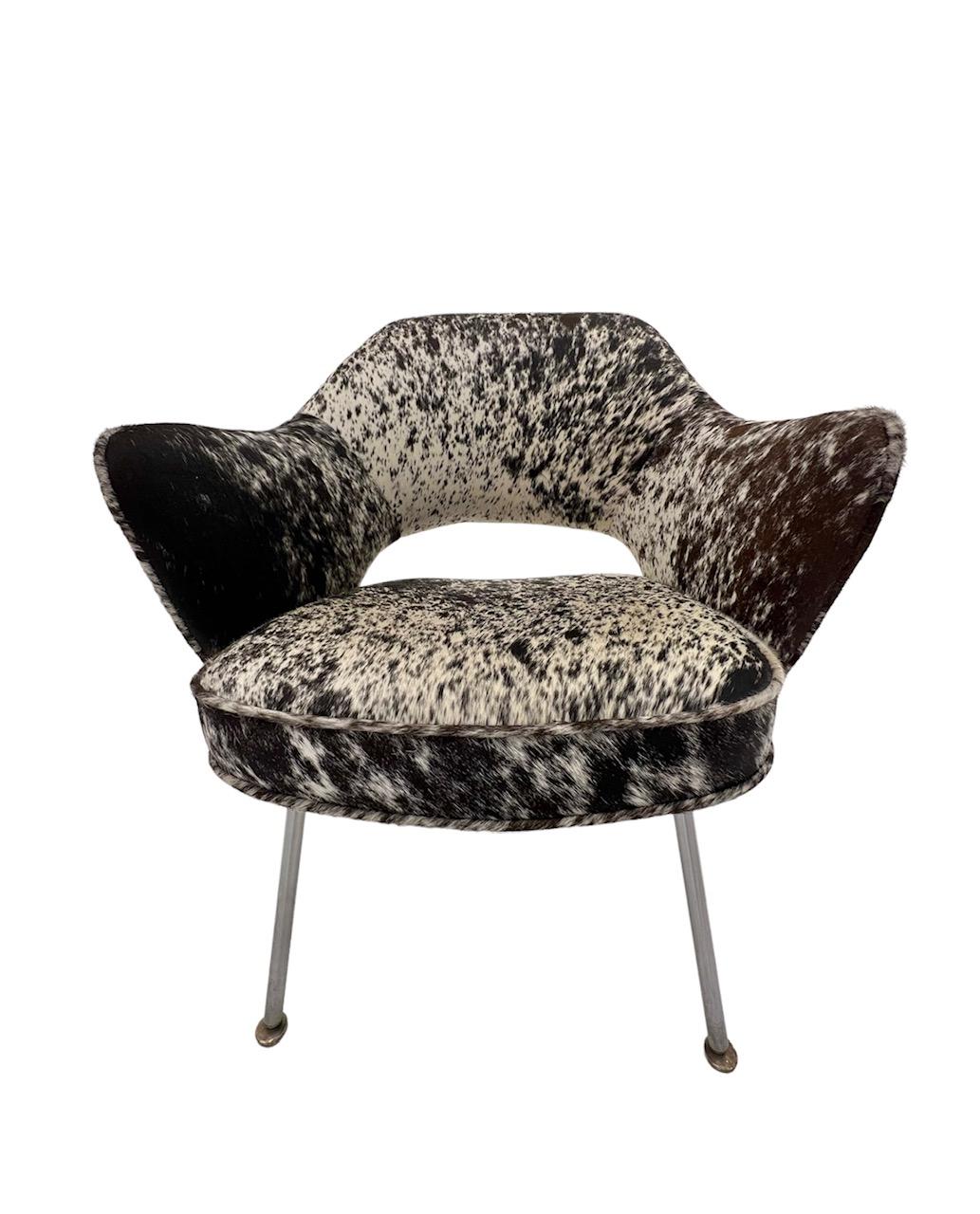 Featured in nearly all Florence Knoll-designed interiors, the Saarinen Executive Chair has remained one of the most popular designs for many decades. Our expert team of skilled upholsterers have transformed this unique design in South African cow