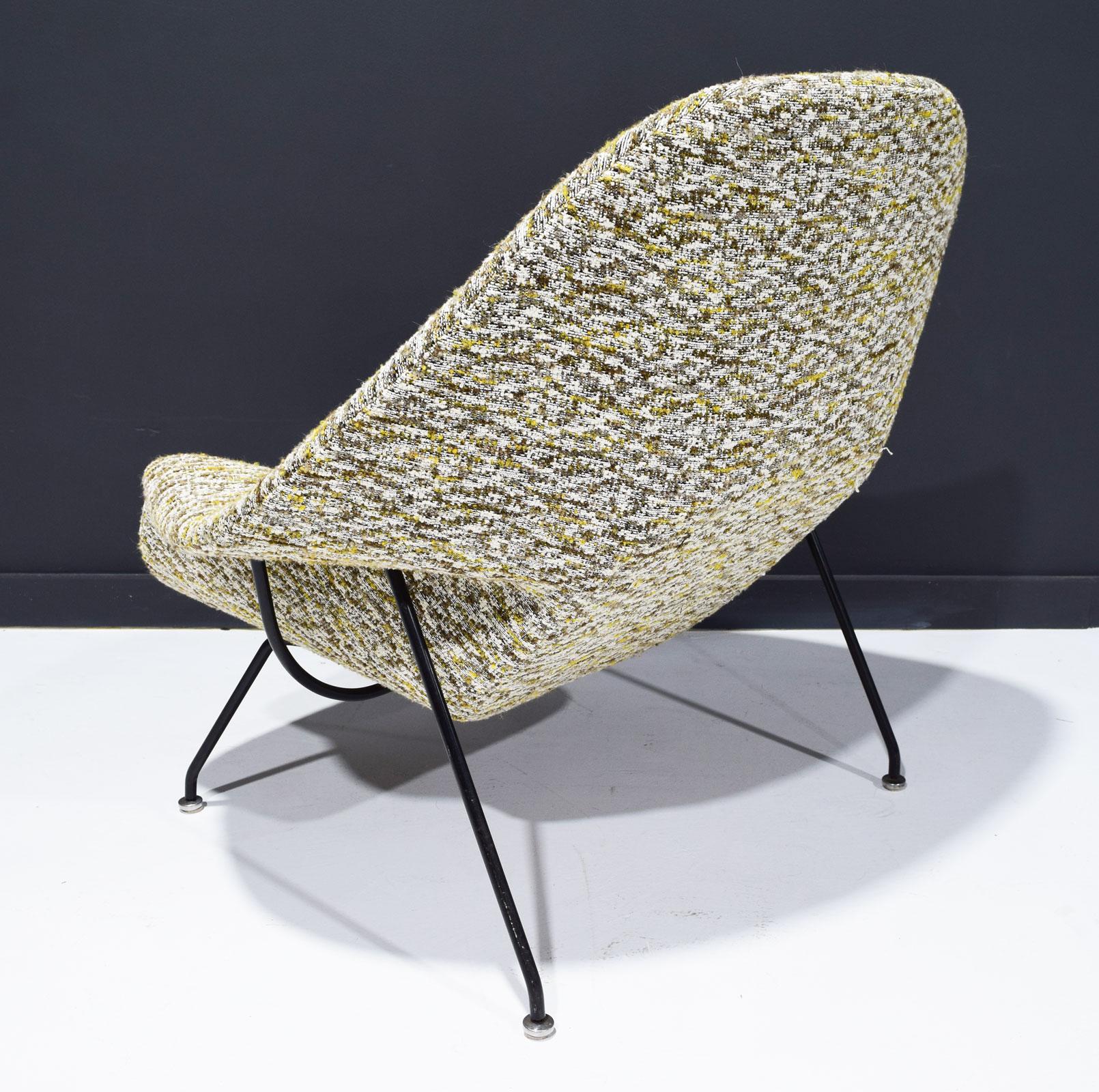 American Eero Saarinen for Knoll Womb Chair is French Boucle For Sale
