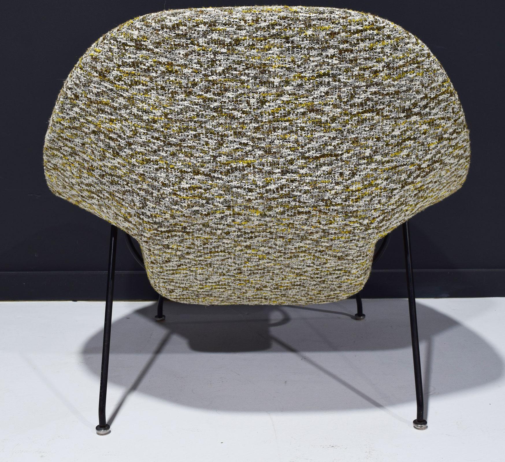 Eero Saarinen for Knoll Womb Chair is French Boucle In Good Condition For Sale In Dallas, TX