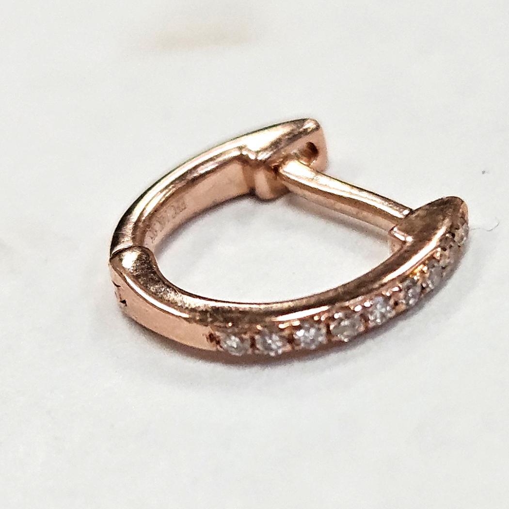Pendiente sencillo de oro rosa de 14 quilates con mini pavé de diamantes Corte redondo en venta