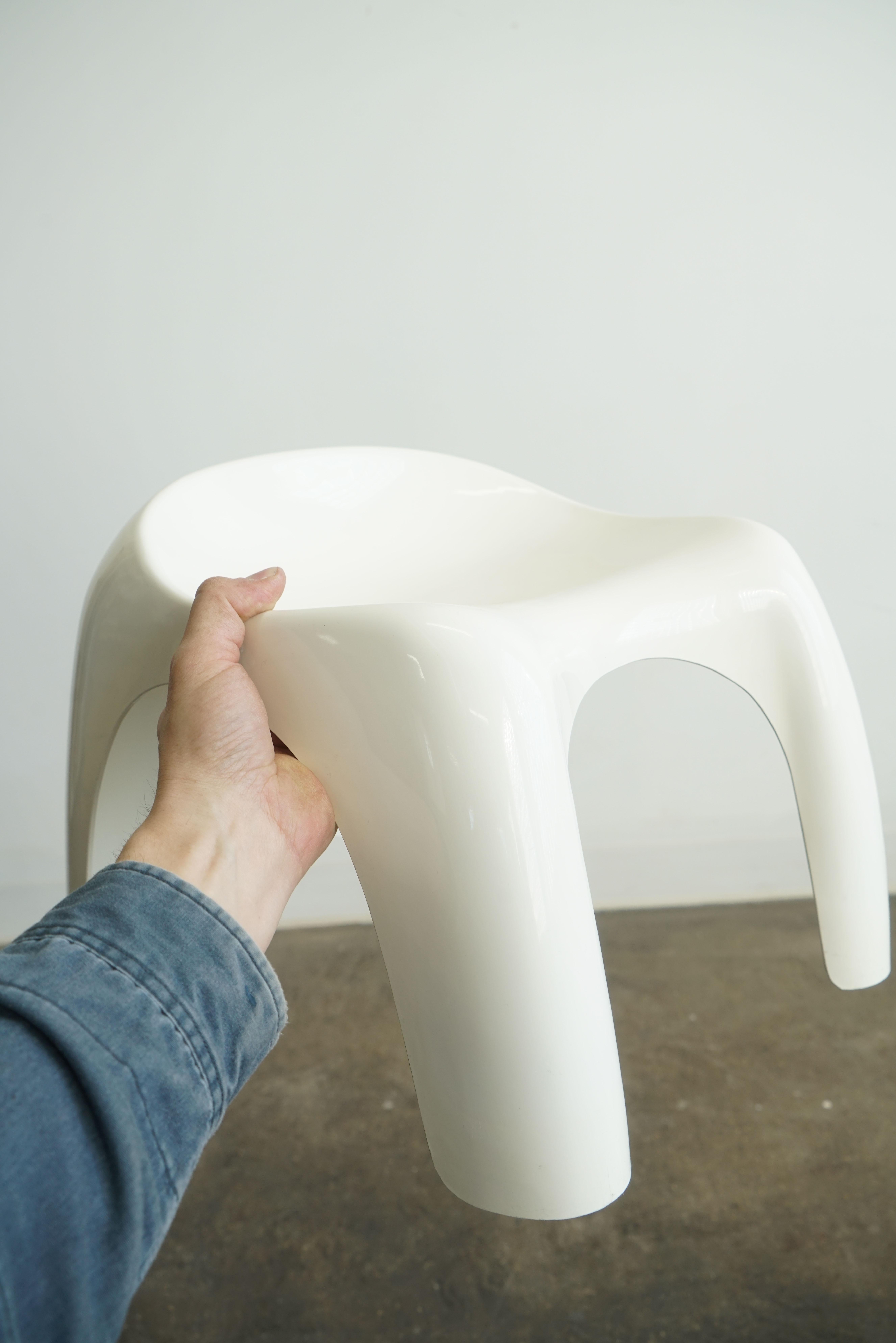 Tabouret empilable Efebo de Stacy Dukes pour Artemide, Italie post-moderne, 4 disponibles en vente 1
