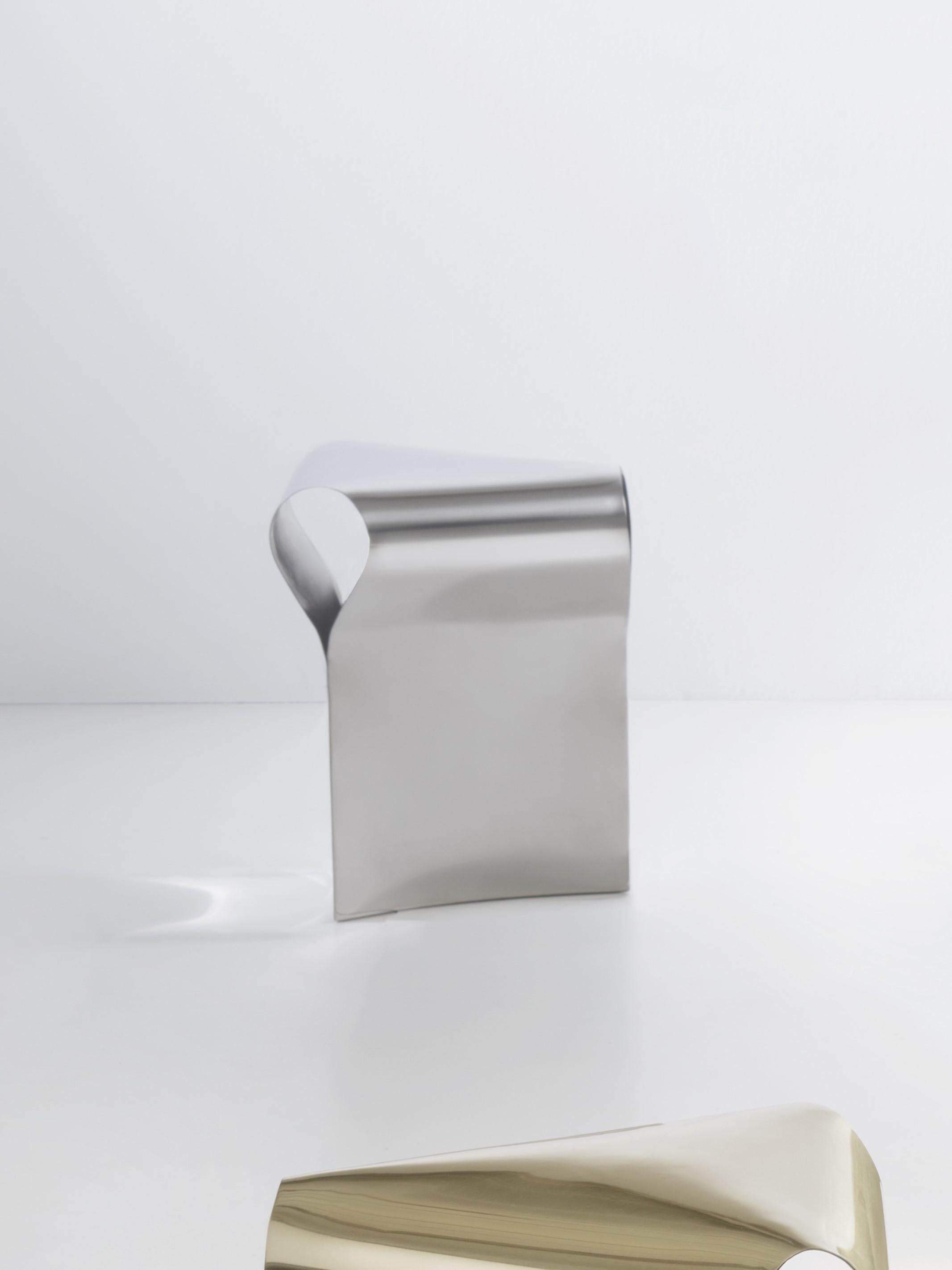 Taburete Efesto by De Castelli
Dimensiones: An 36 x Pr 42 x Al 45 cm
Materiales: Acero inoxidable pulido
Hay otras versiones disponibles, ponte en contacto con nosotros para cualquier consulta.

Más que un simple mueble, el taburete Efesto es una