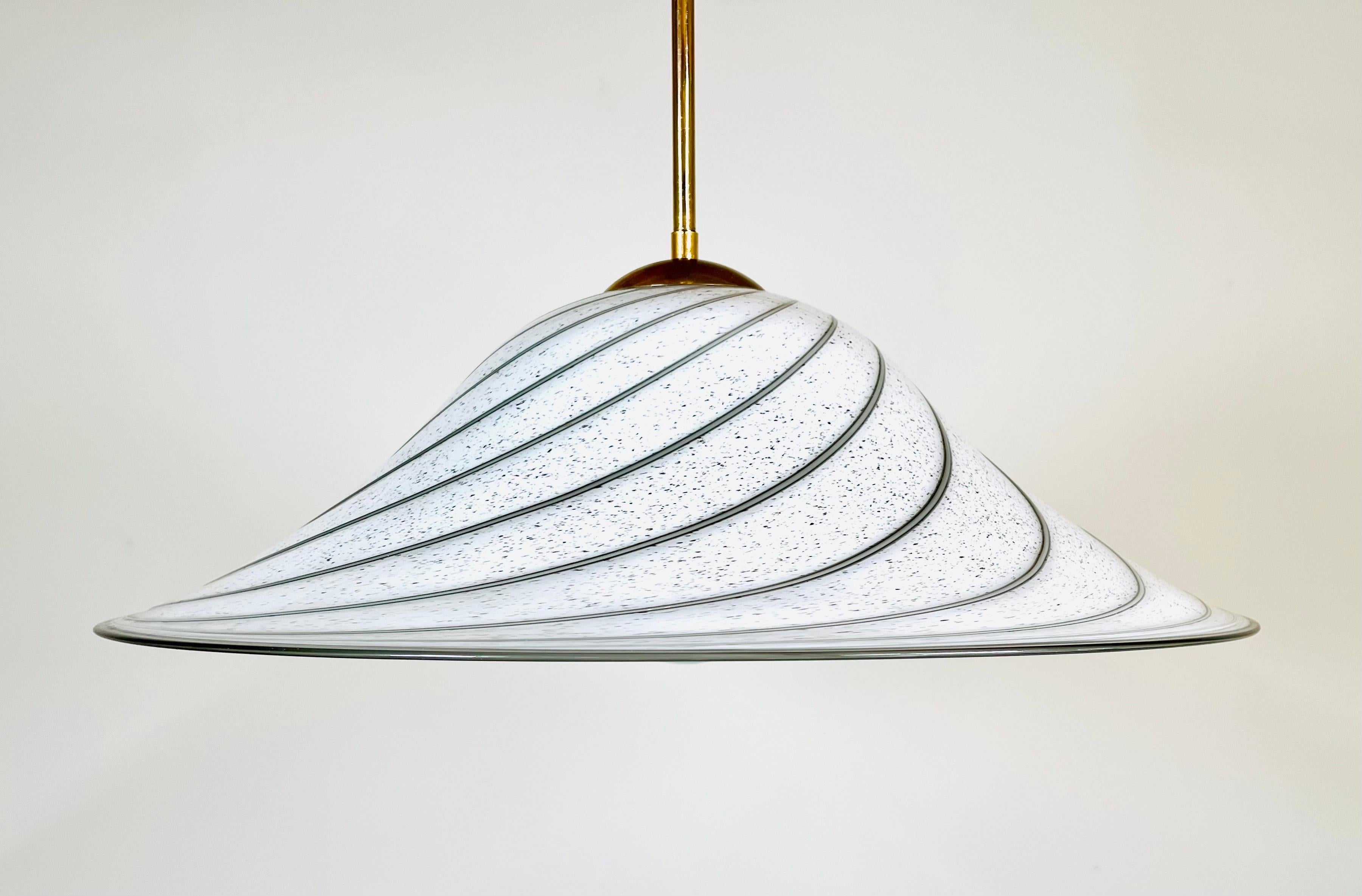 Mid-Century Modern Lampe suspendue en verre de Murano tourbillonnant Effetre International Vetri Murano, Italie en vente