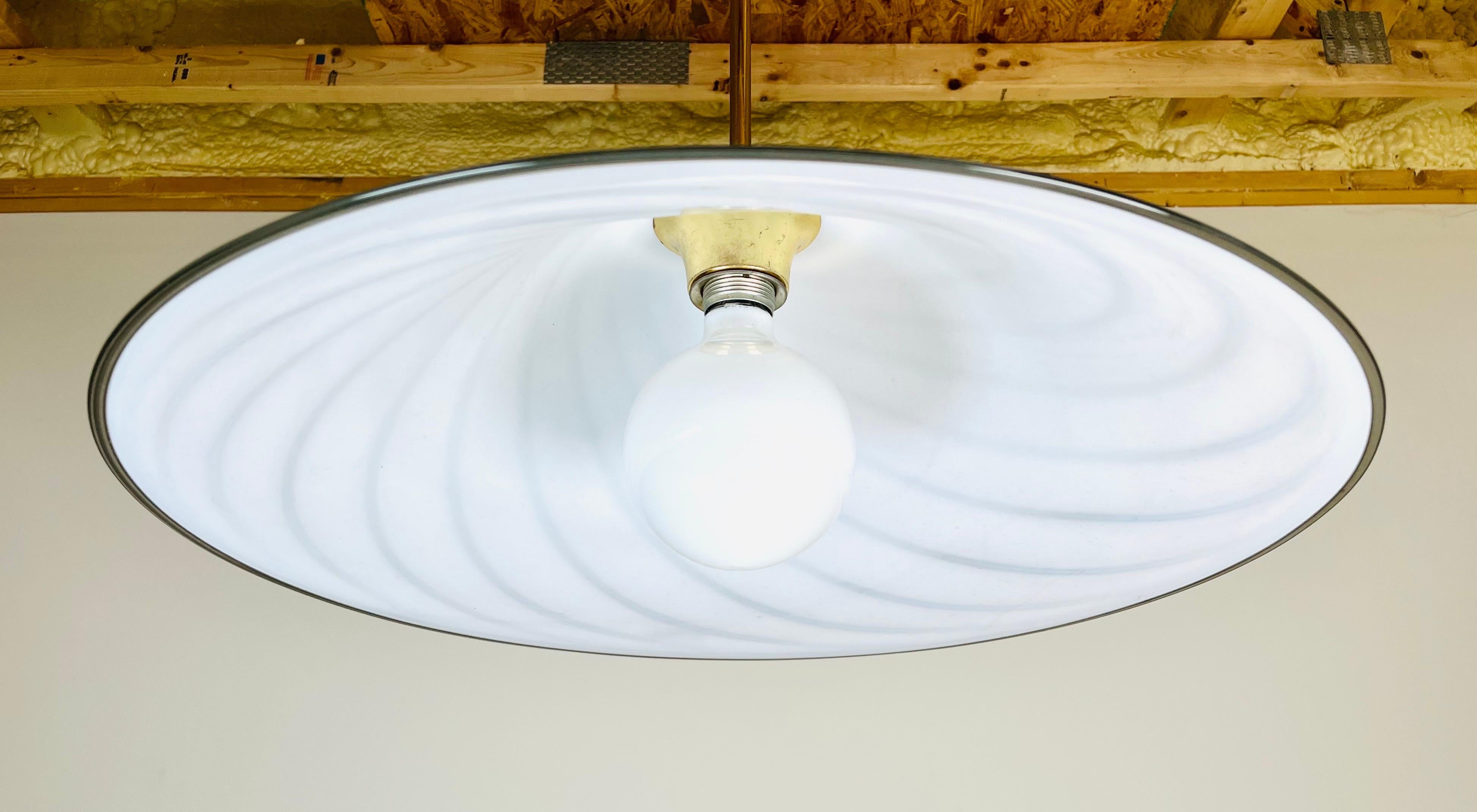 Lampe suspendue en verre de Murano tourbillonnant Effetre International Vetri Murano, Italie en vente 1