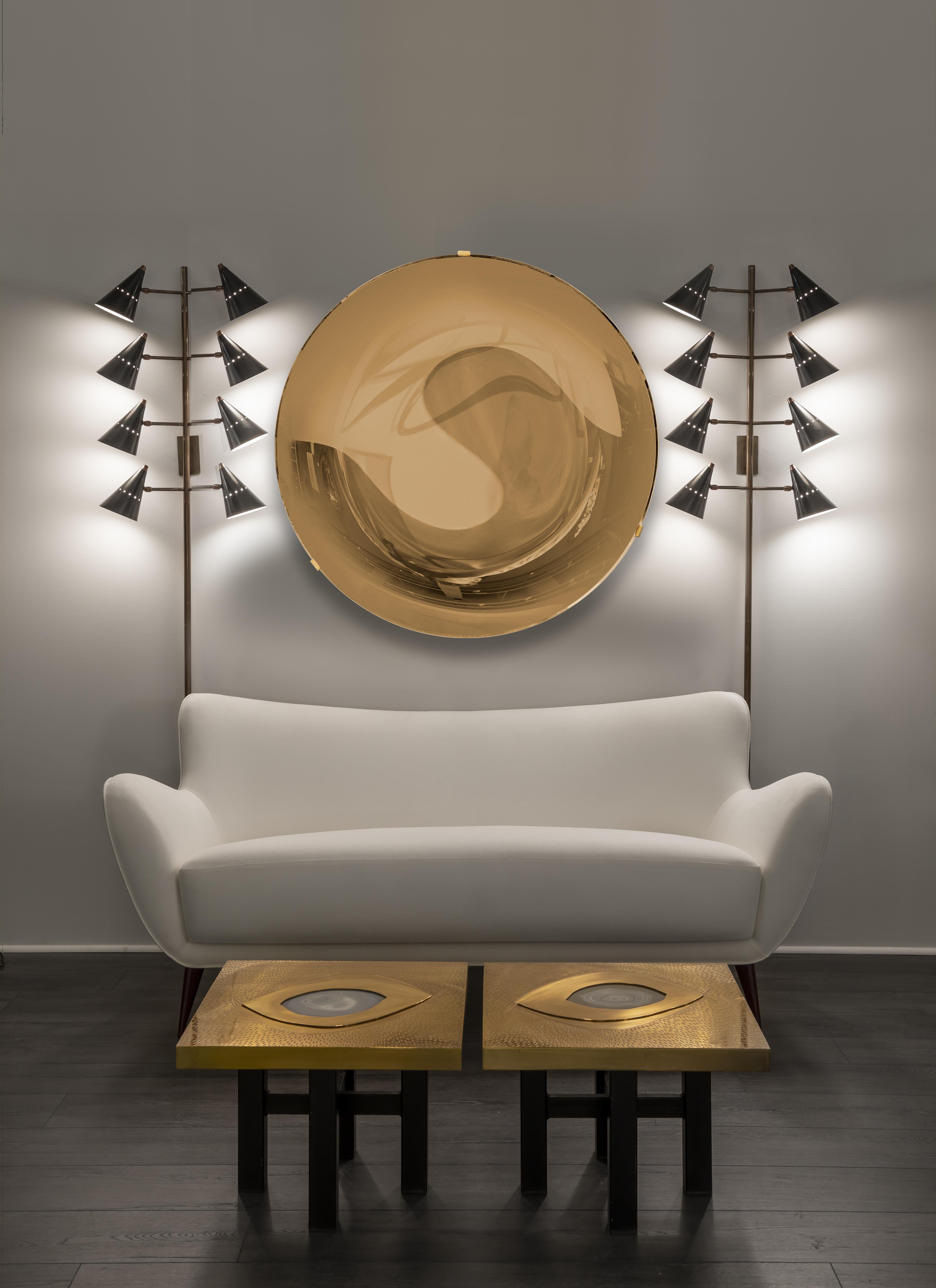 Laiton Effetto Vetro Contemporary Custom Sculptural Round Concave Mirror in Amber (miroir rond concave contemporain sur mesure)  en vente